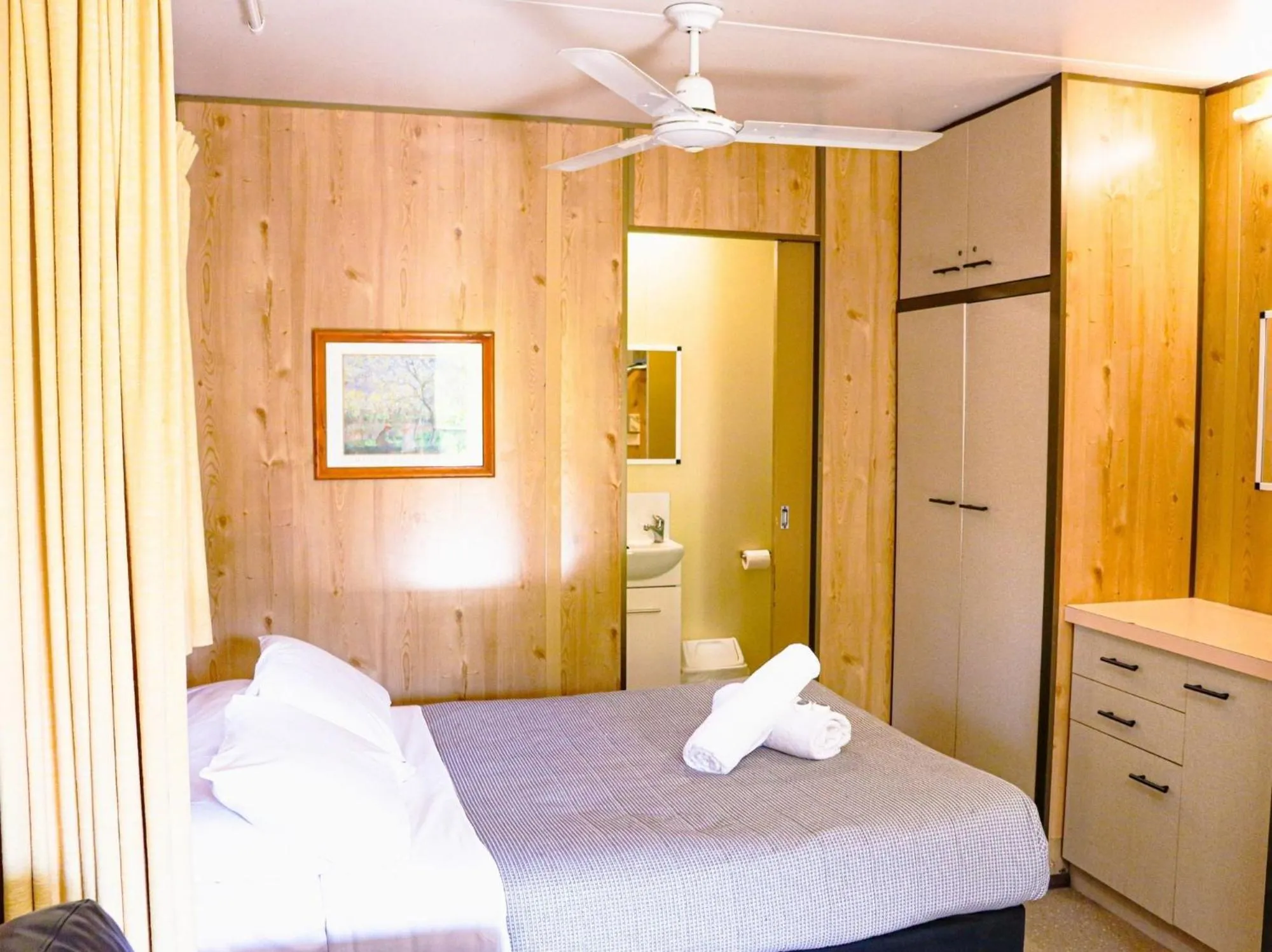 Bed in BIG4 Cania Gorge Holiday Park