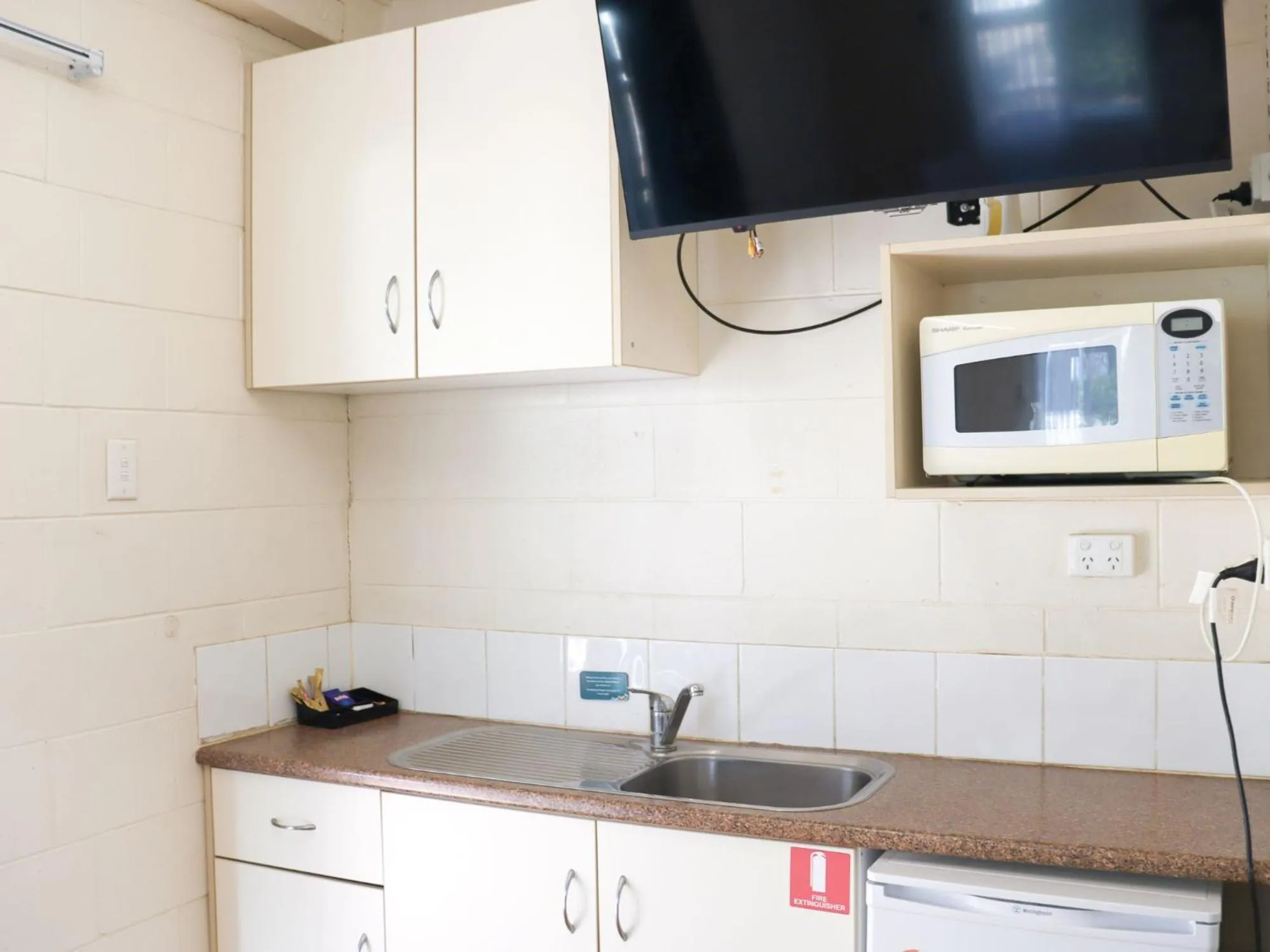 Kitchen or kitchenette in BIG4 Cania Gorge Holiday Park