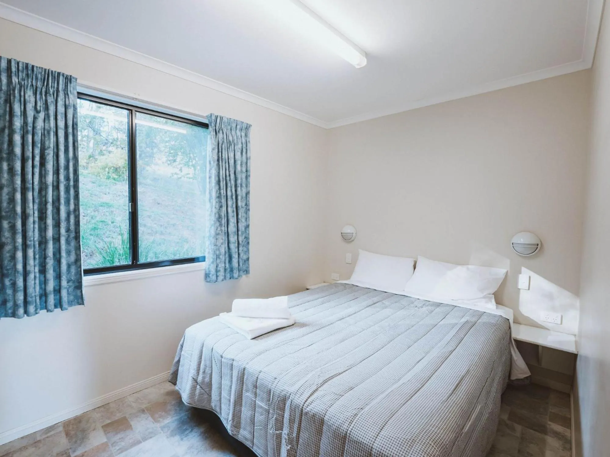 Bedroom, Bed in BIG4 Cania Gorge Holiday Park