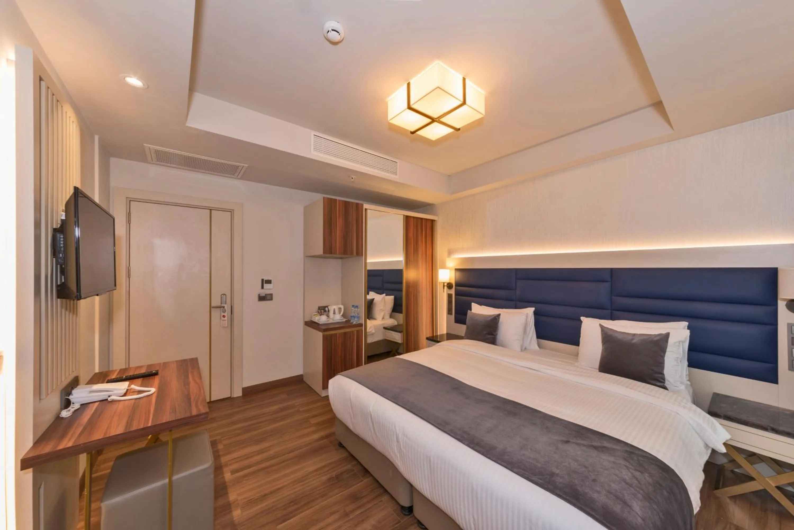 Bedroom, Bed in Golden Royal Hotel & SPA