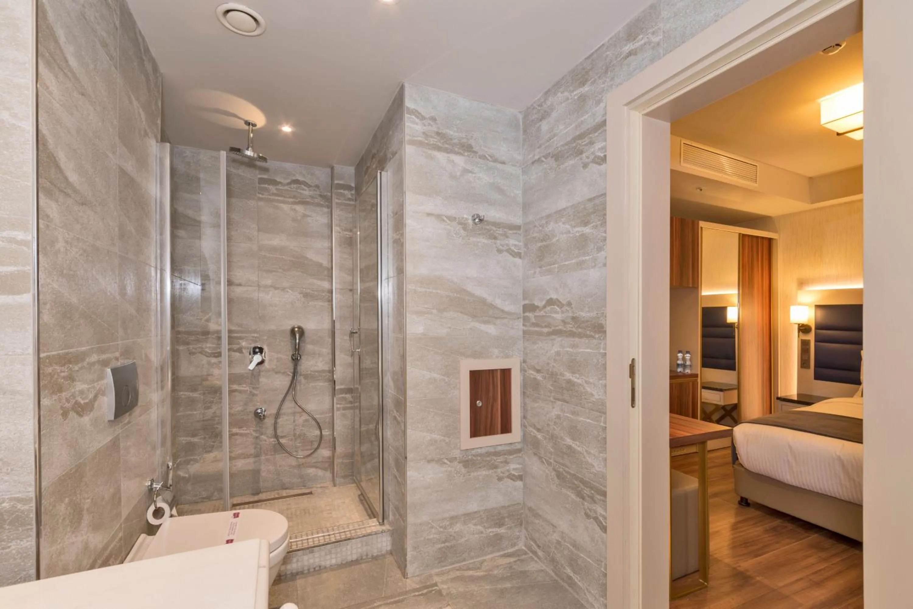 Bathroom in Golden Royal Hotel & SPA