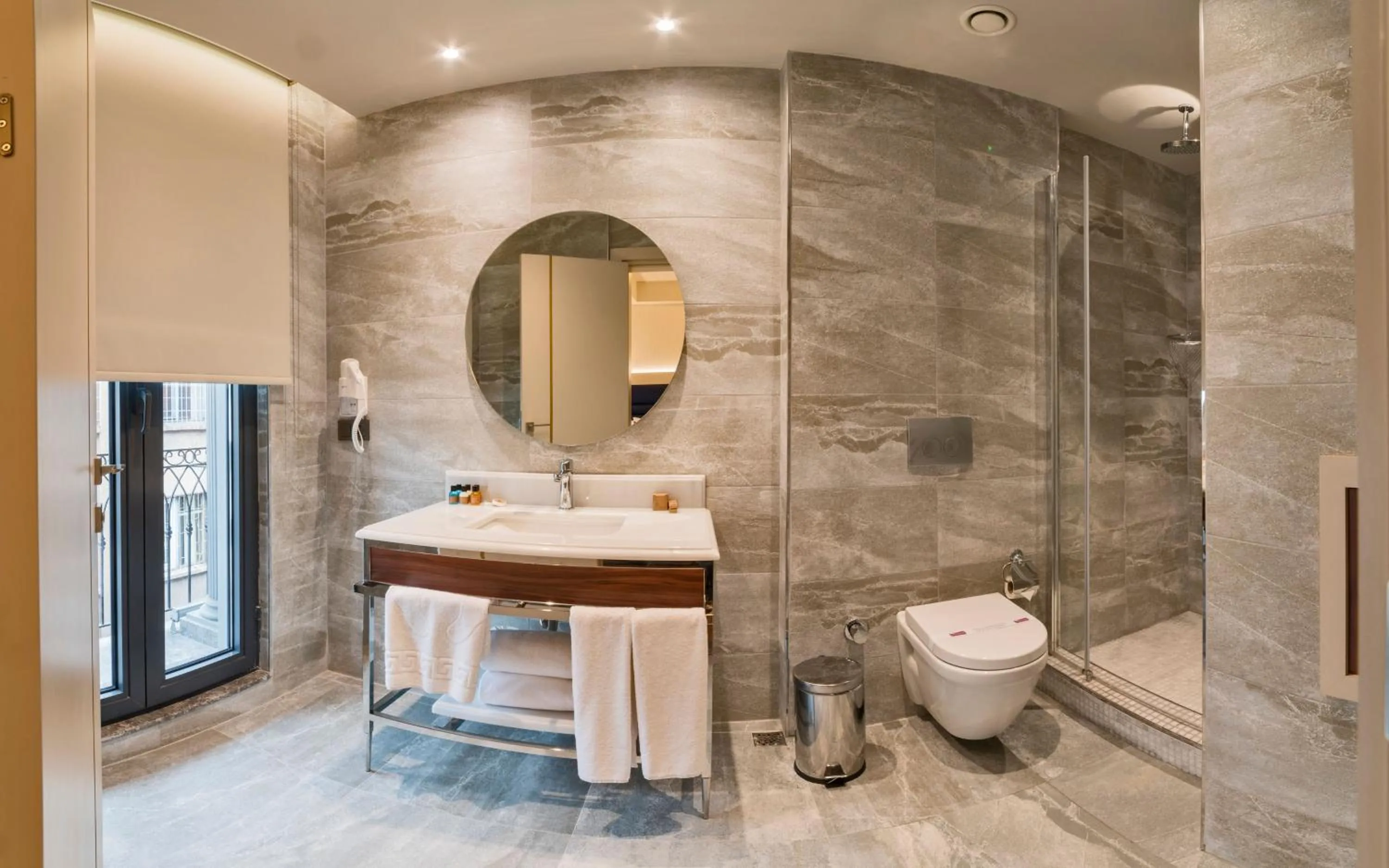 Bathroom in Golden Royal Hotel & SPA