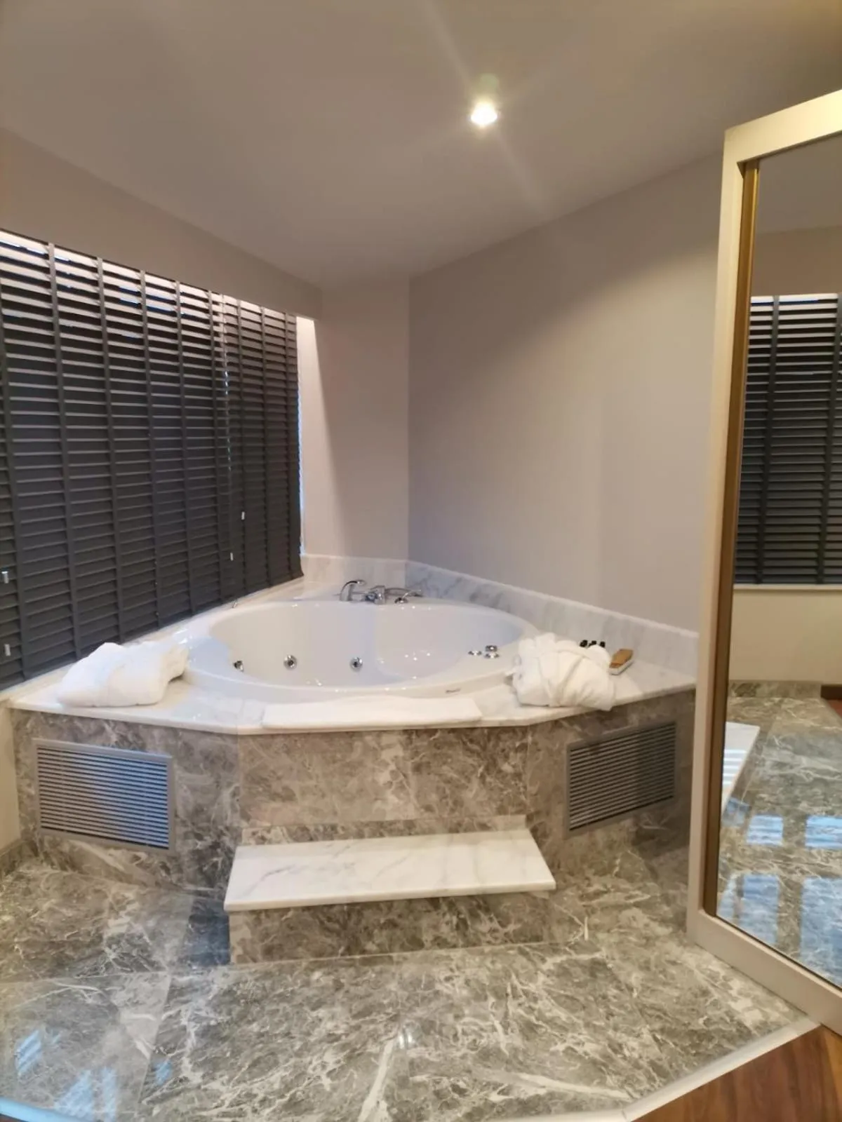 Massage in Golden Royal Hotel & SPA