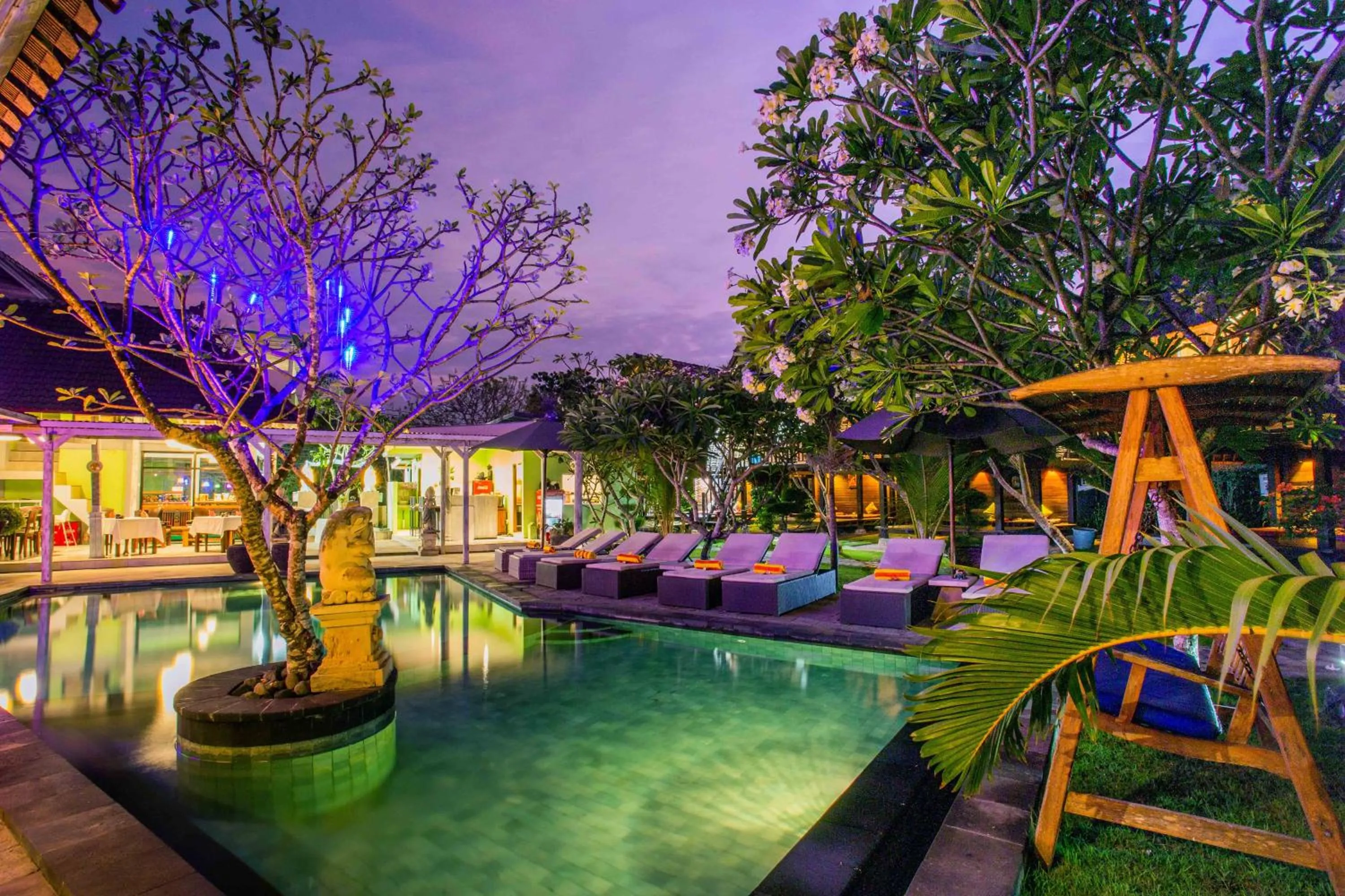 Swimming pool in Nanuk's Bungalows