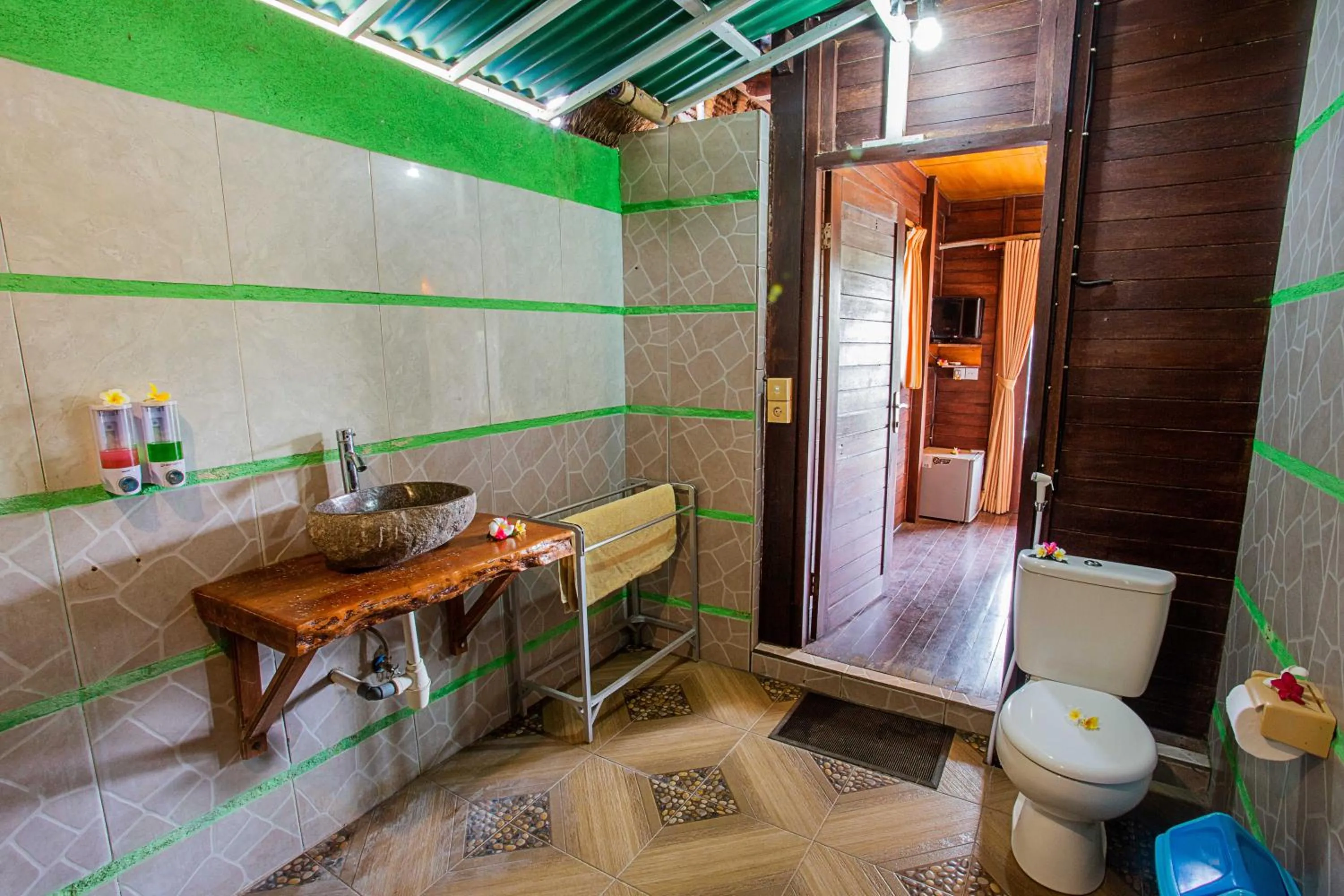 Steam room in Nanuk's Bungalows