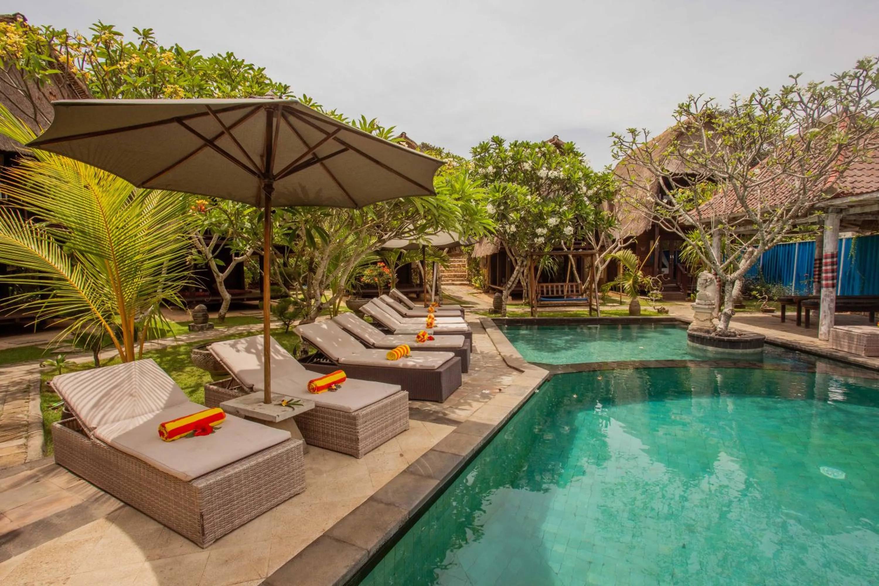 Swimming pool in Nanuk's Bungalows