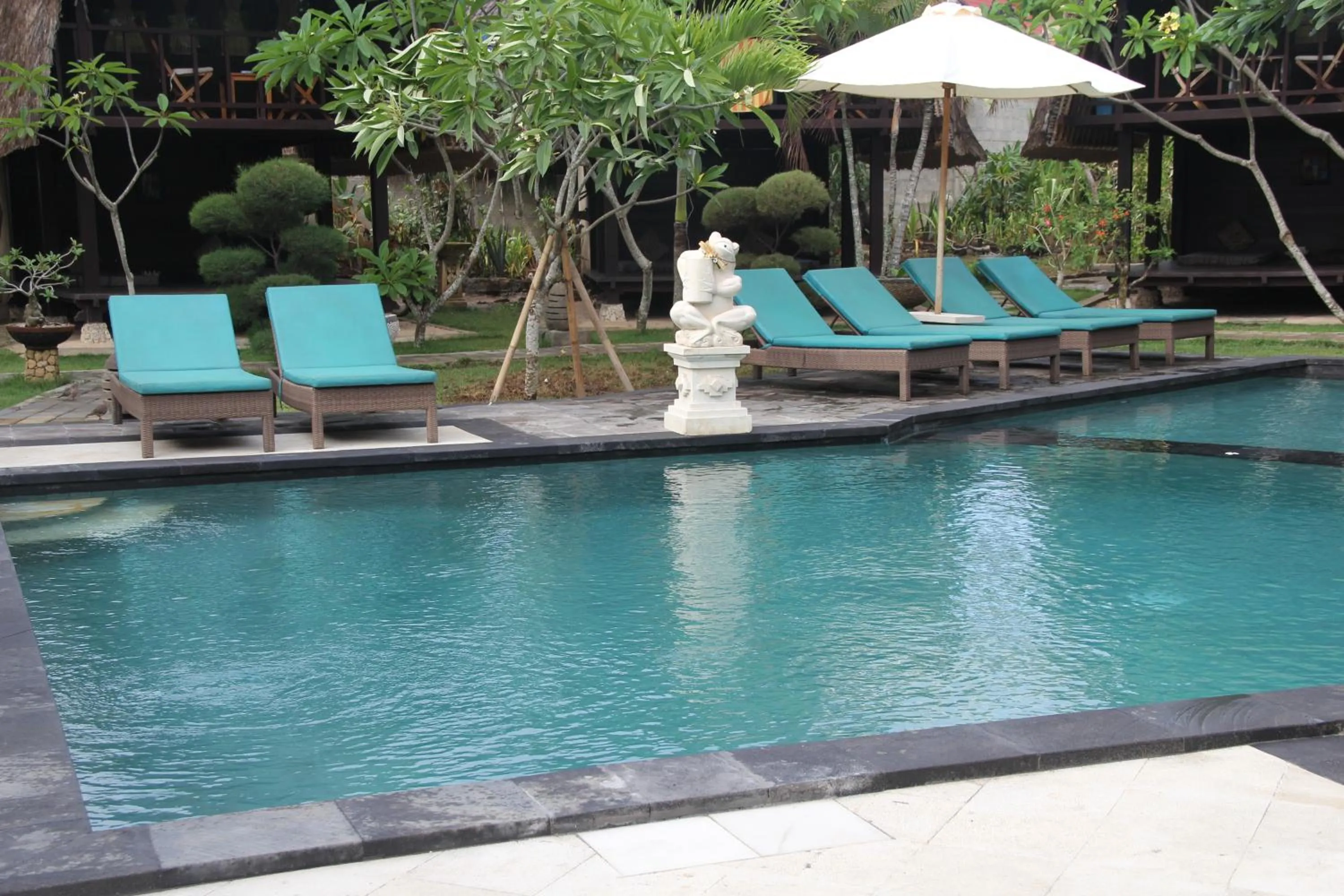Swimming pool in Nanuk's Bungalows