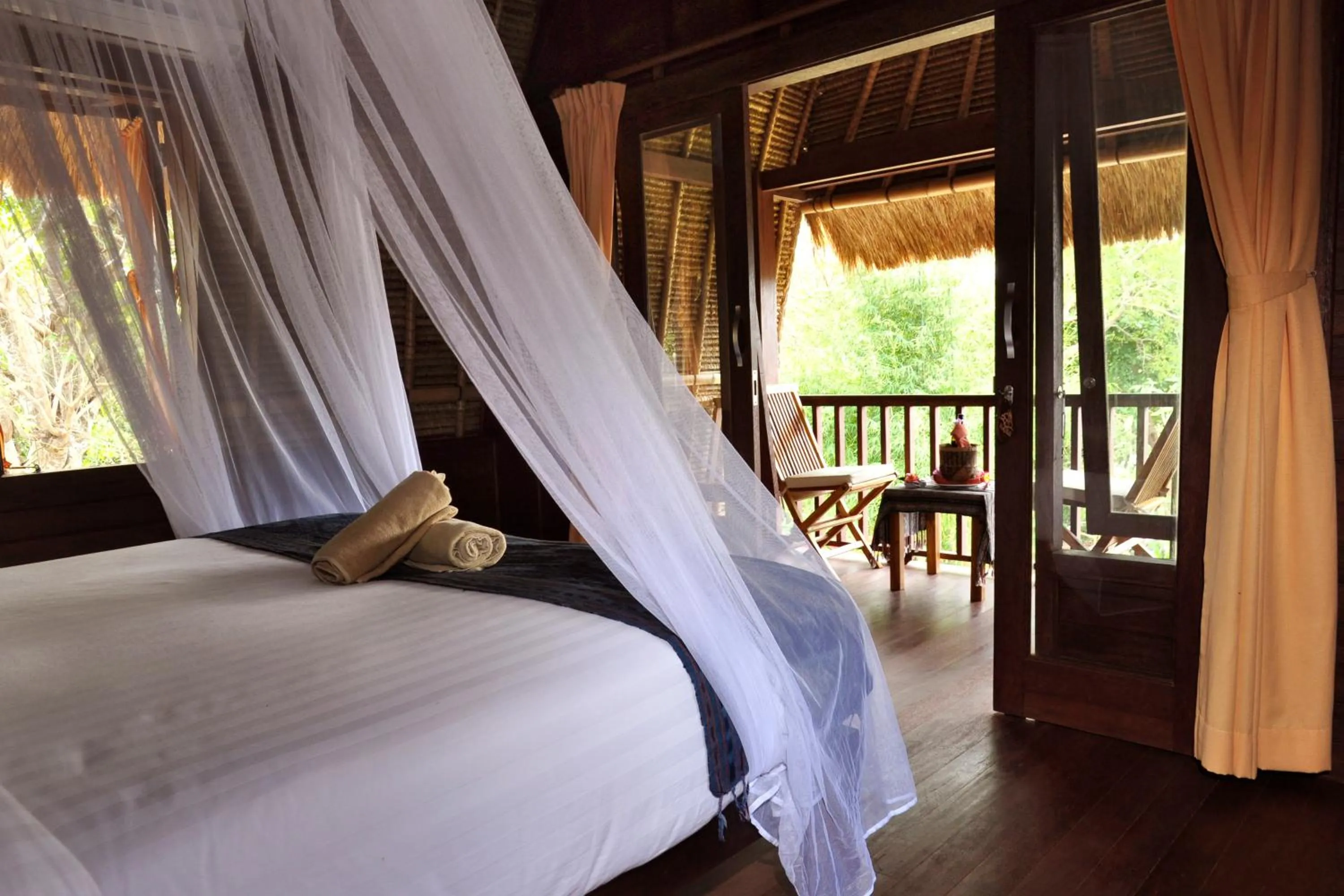 Bedroom, Bed in Nanuk's Bungalows