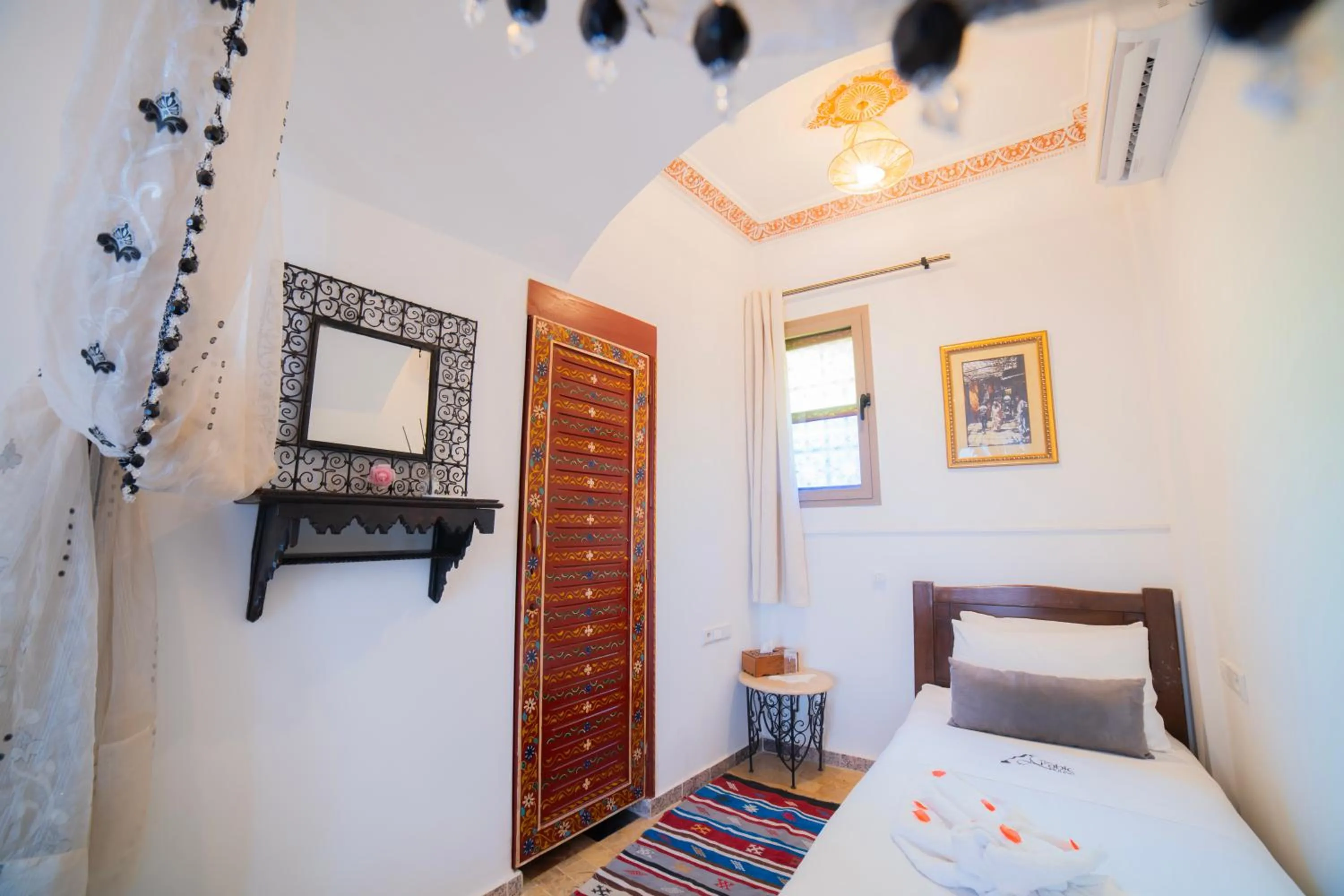 Bed in Riad Arabic House & Spa