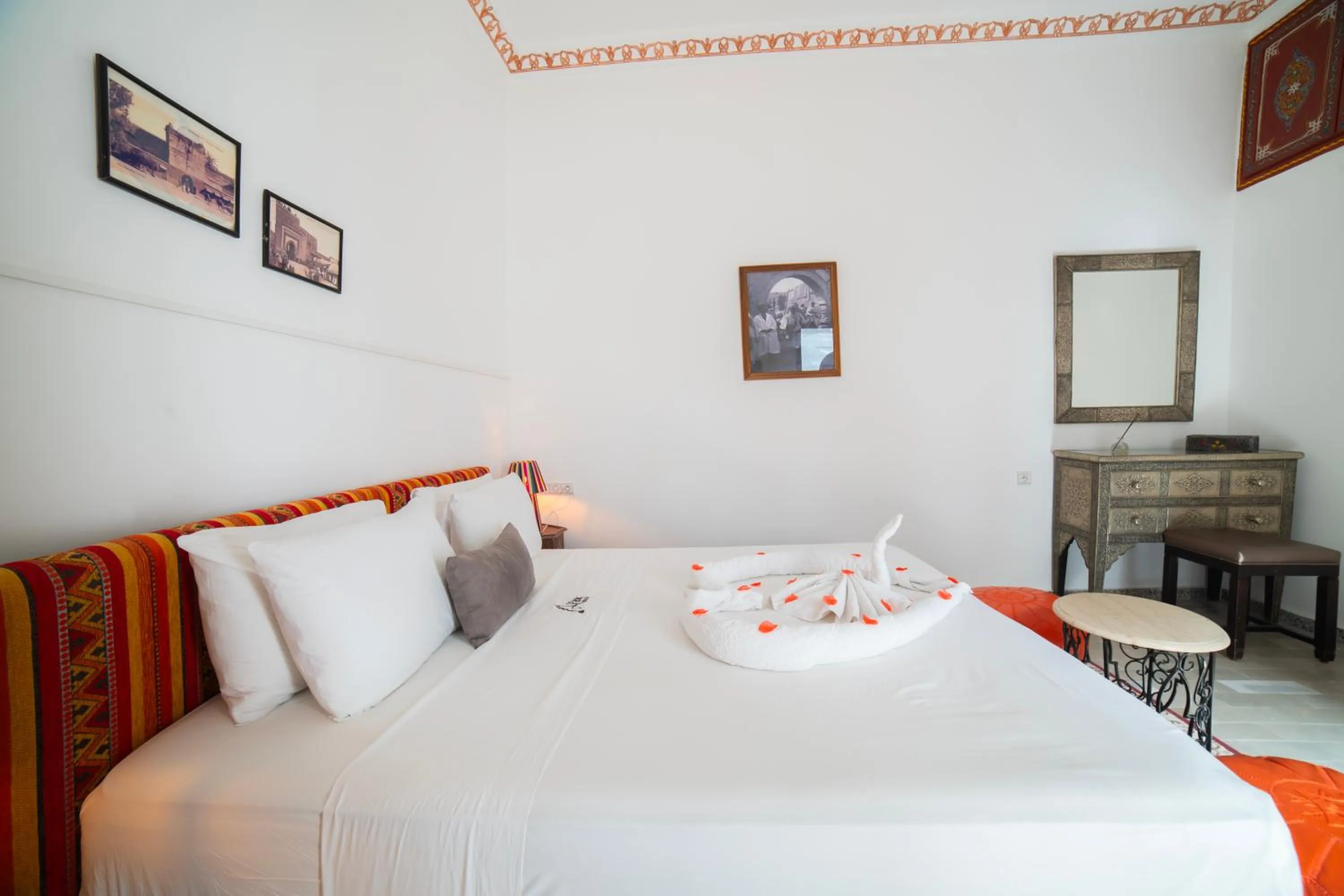 Bed in Riad Arabic House & Spa