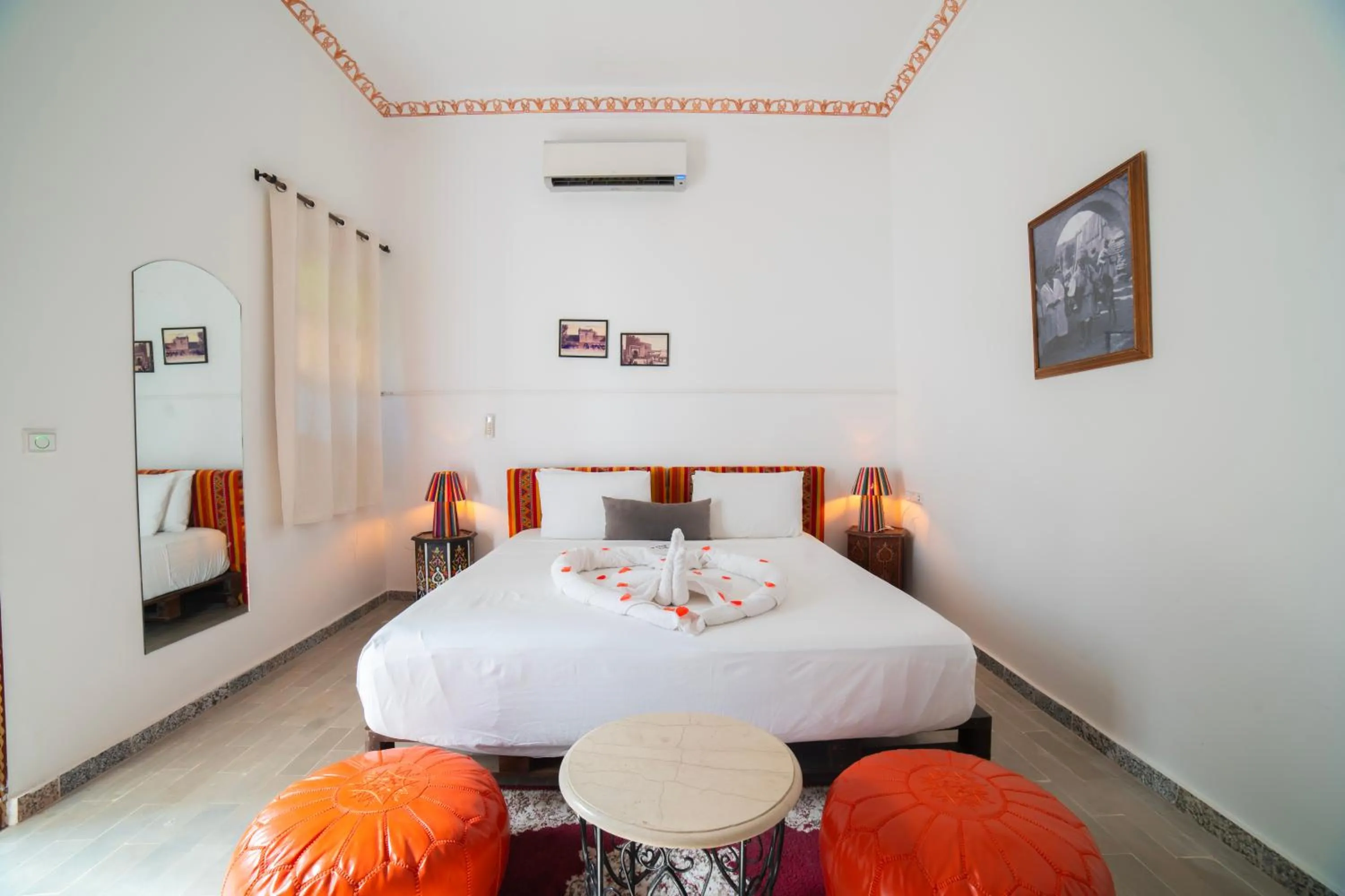 Bed in Riad Arabic House & Spa