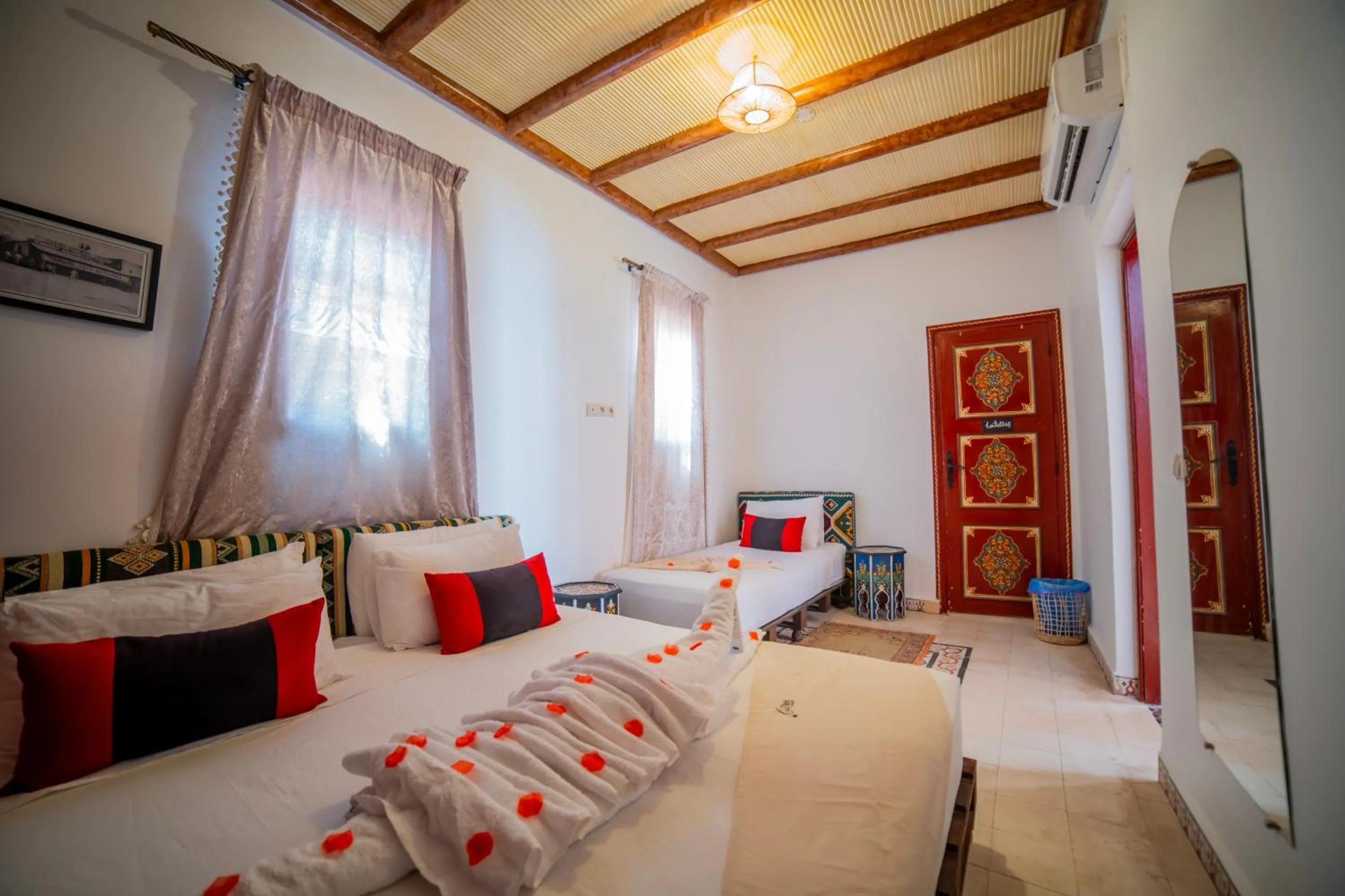 Bed in Riad Arabic House & Spa