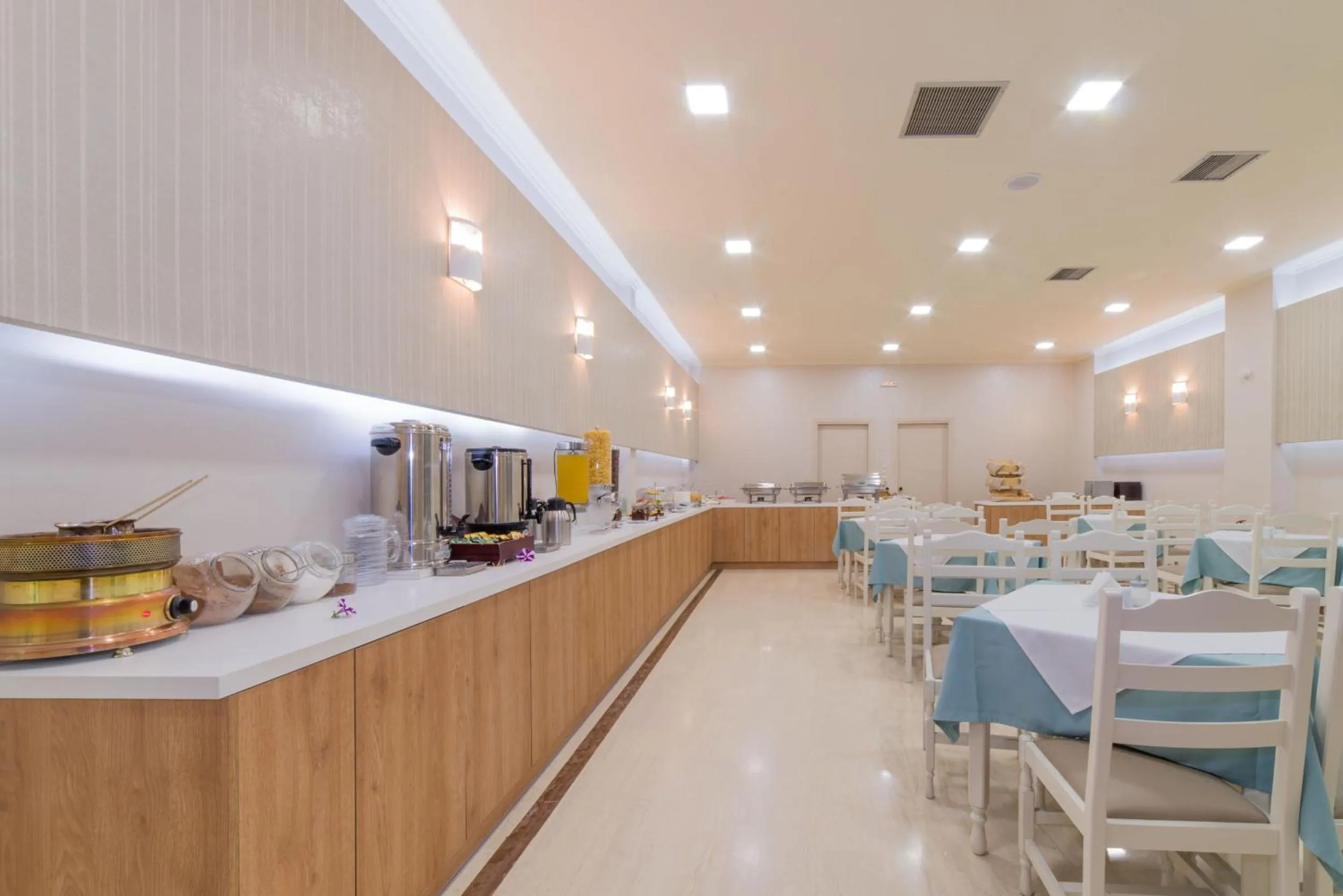 Buffet breakfast in Hotel Palmyra