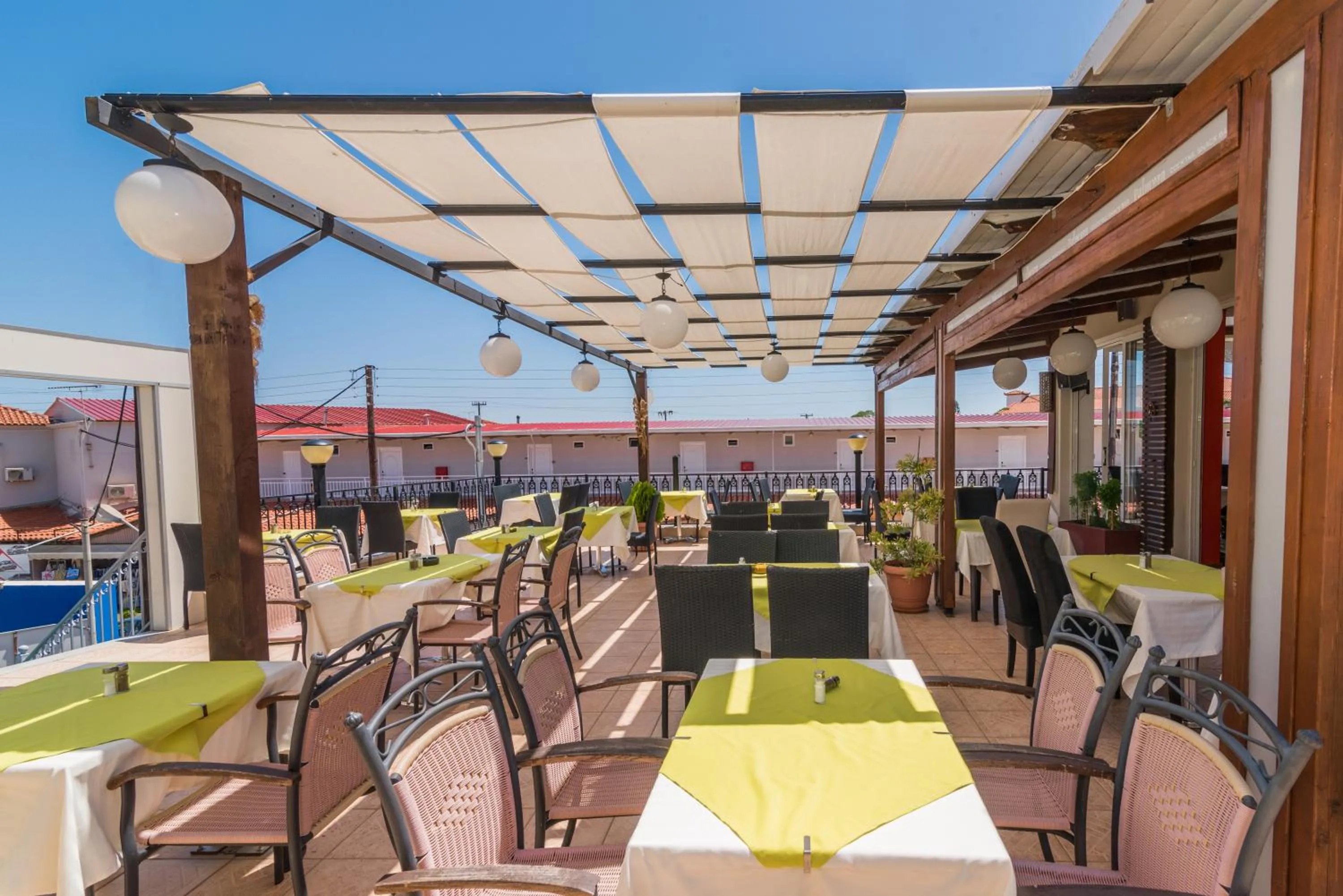 Restaurant/places to eat in Hotel Palmyra