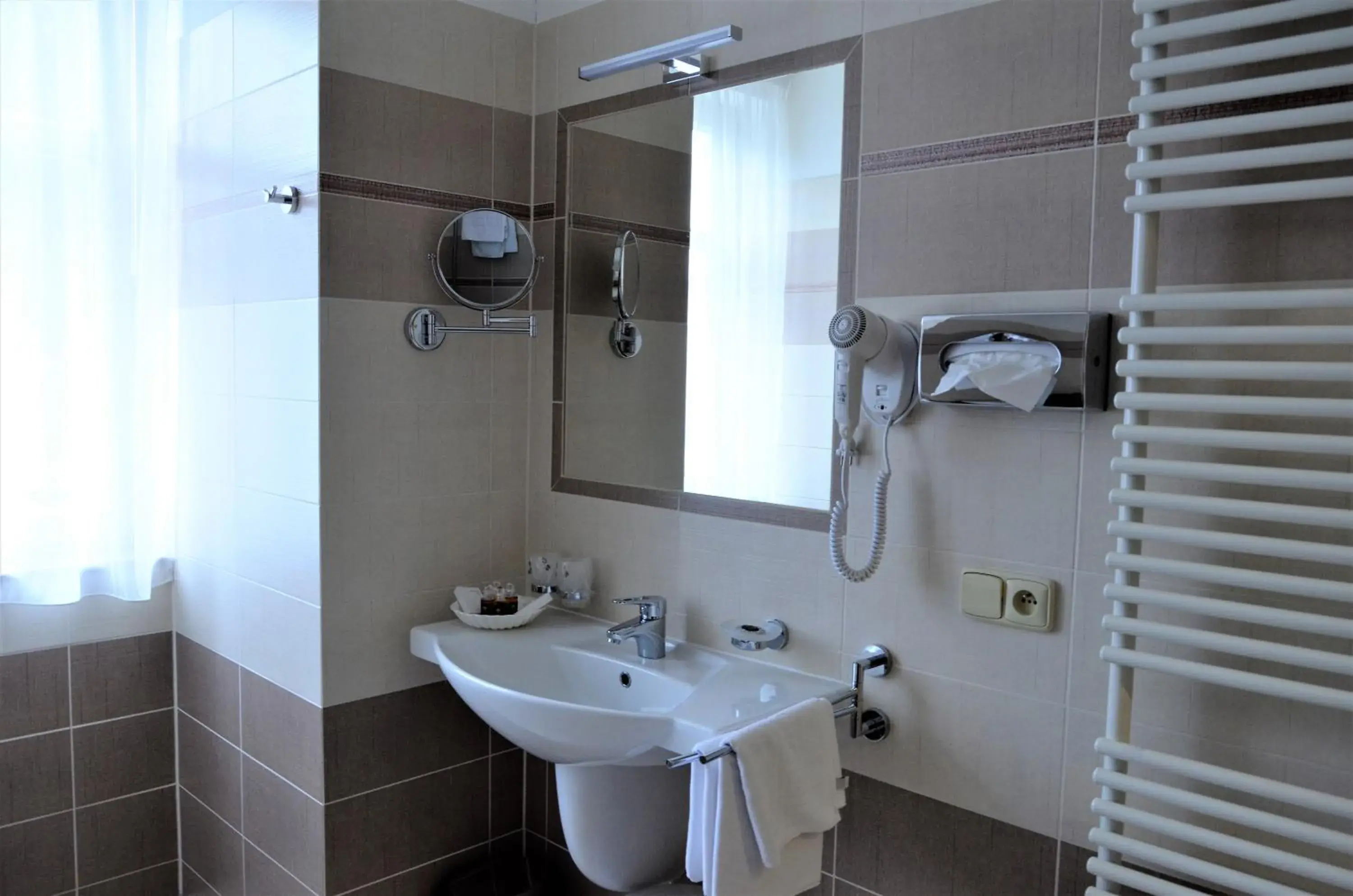 Large Double or Twin Room in Bristol Kralovska Vila Large Double or Twin Room in Bristol Kralovska Vila