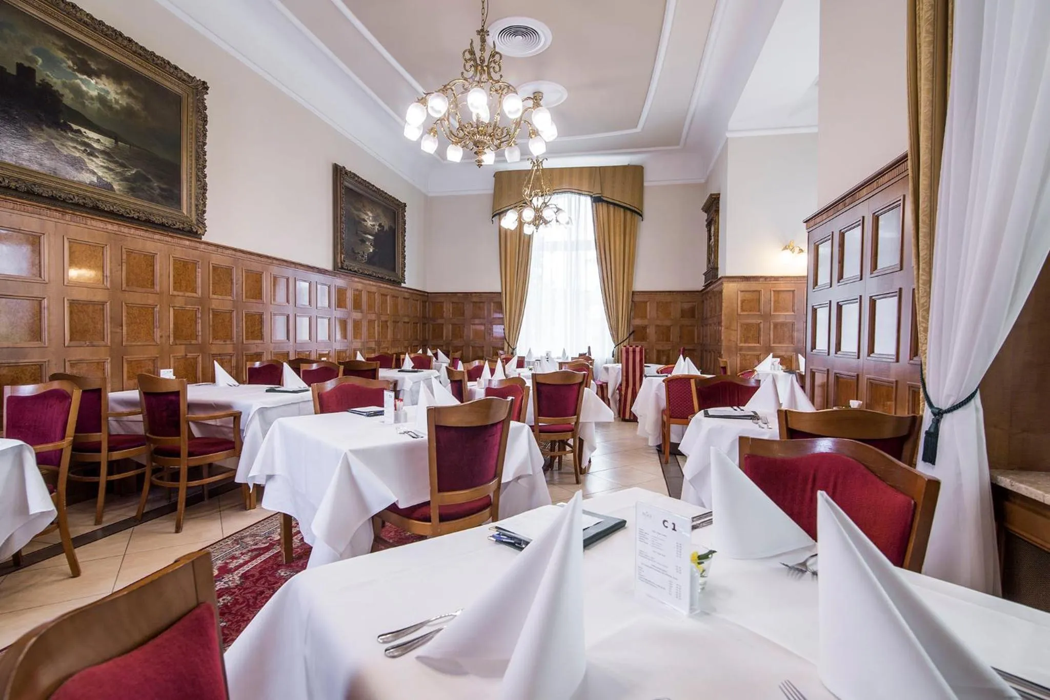 Restaurant/places to eat in Bristol Kralovska Vila