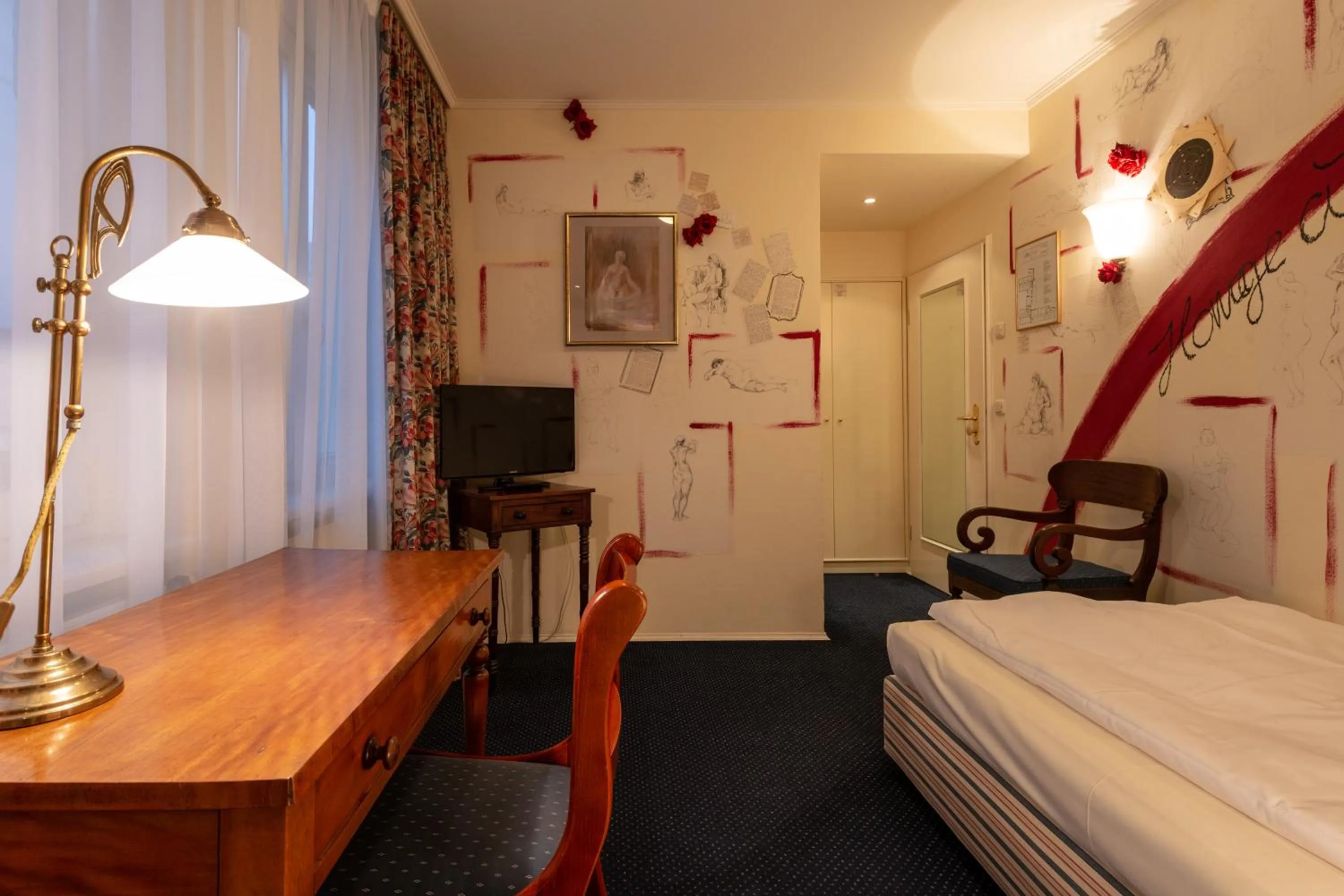 Bedroom, Bed in Hotel Olympic