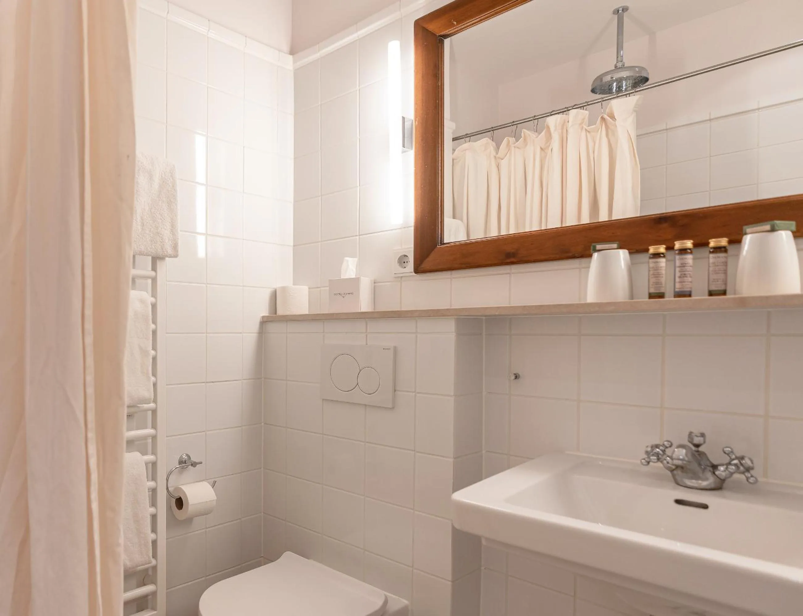 Bathroom in Hotel Olympic