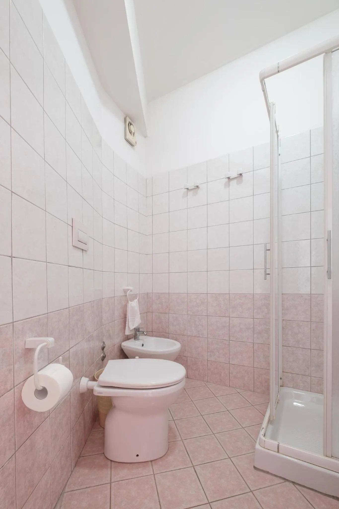 Shower in Hotel Crown