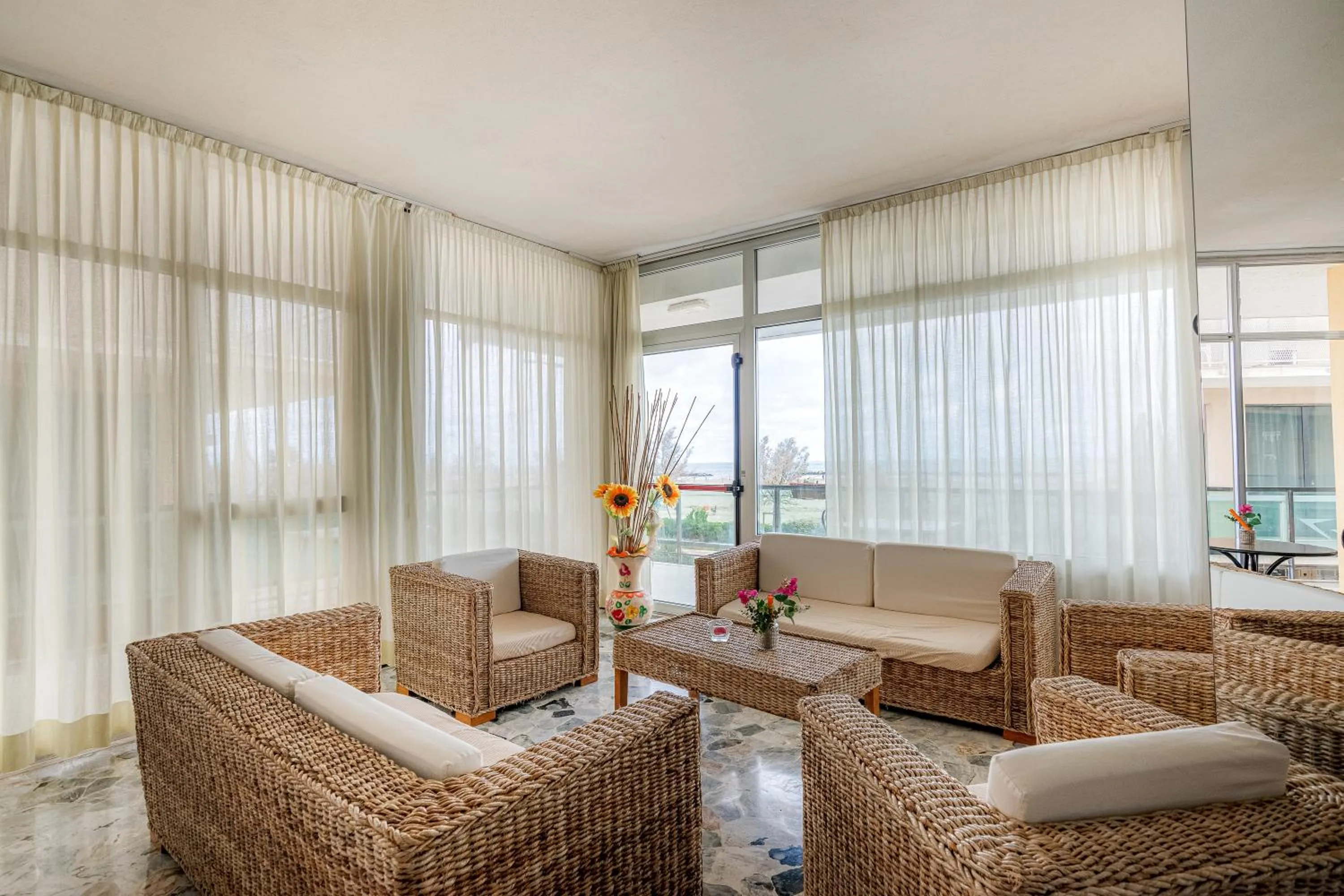 Communal lounge/ TV room in Hotel Crown