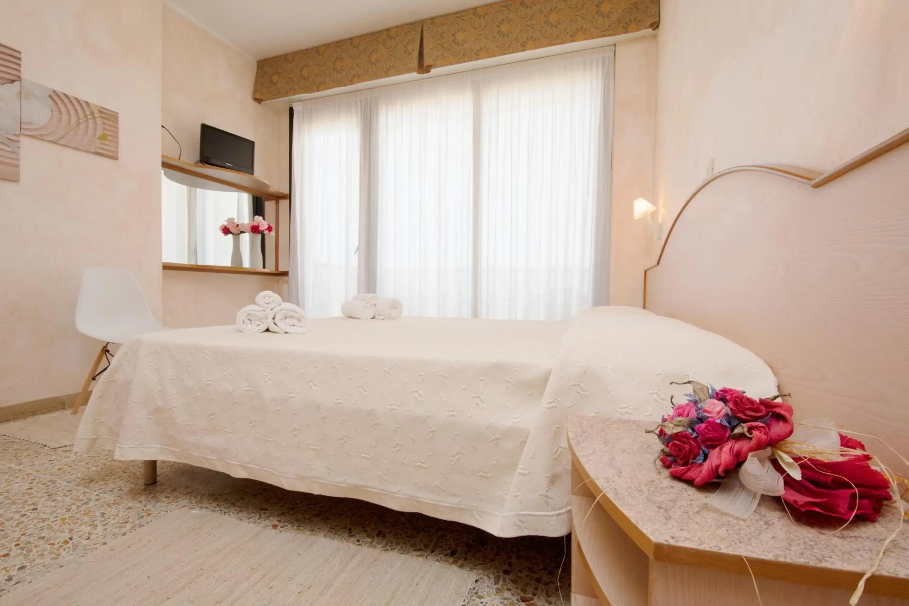 Bed in Hotel Crown Bed in Hotel Crown