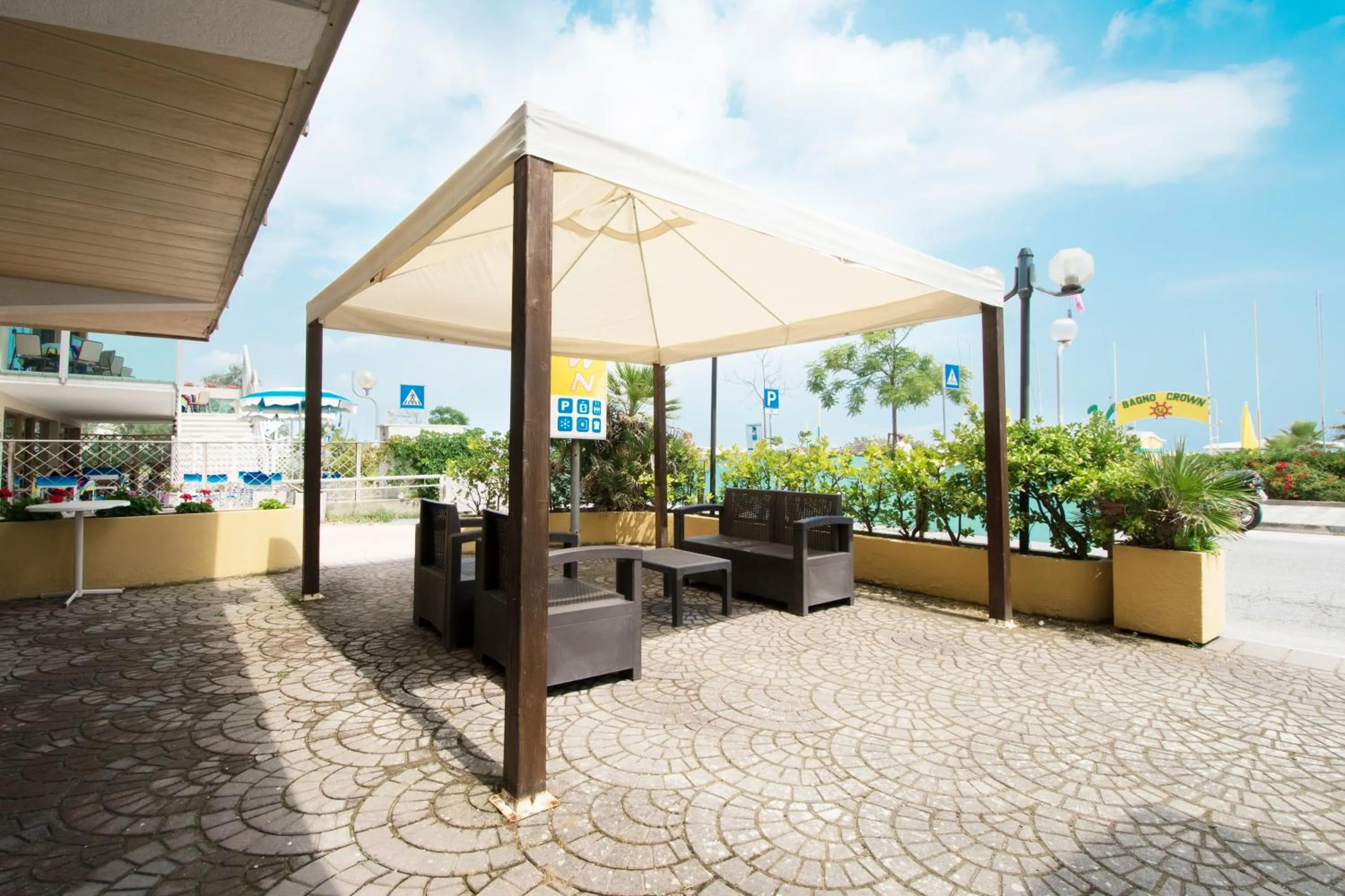 Patio in Hotel Crown