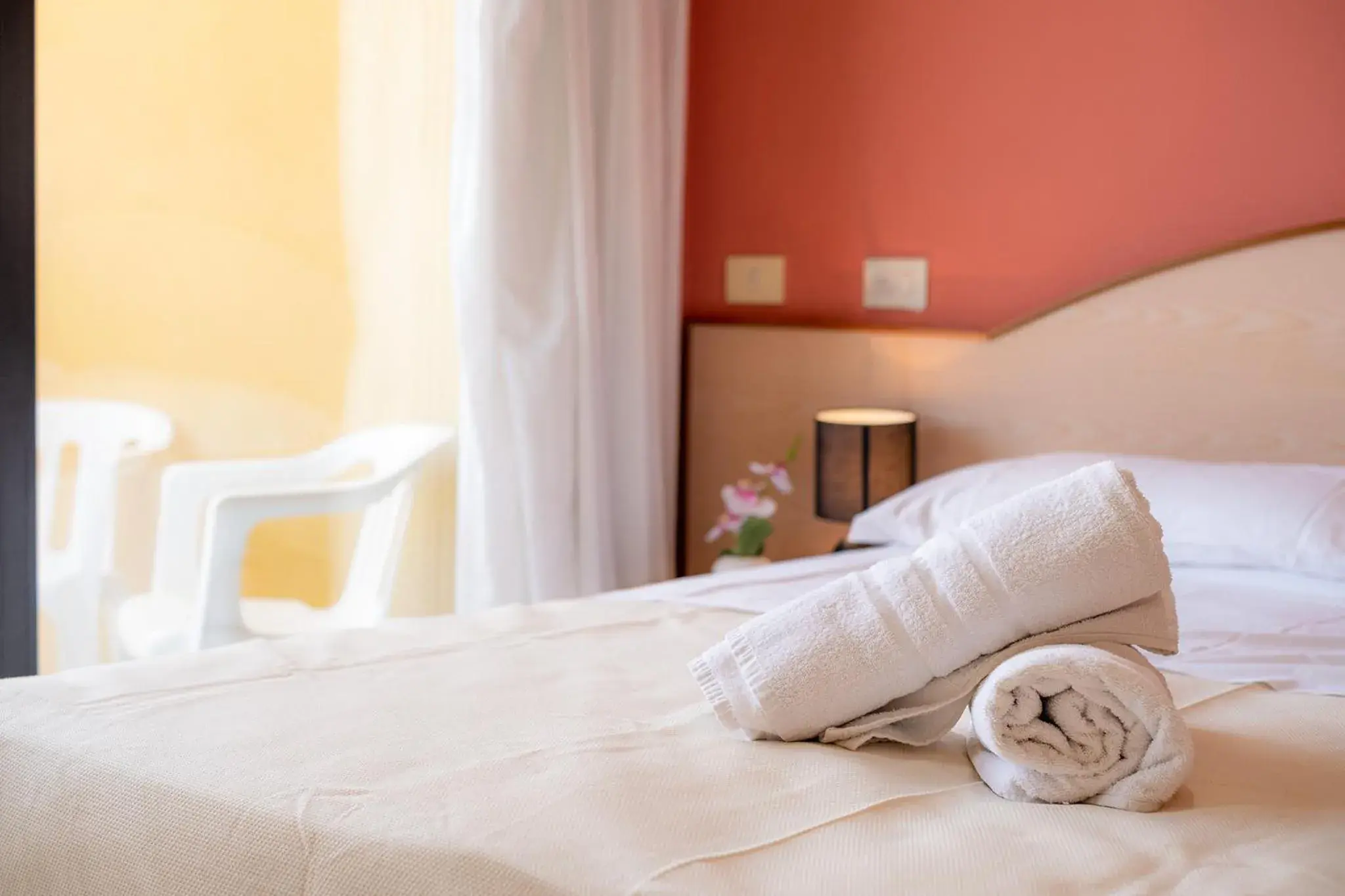 Bedroom, Bed in Hotel Crown Bedroom, Bed in Hotel Crown