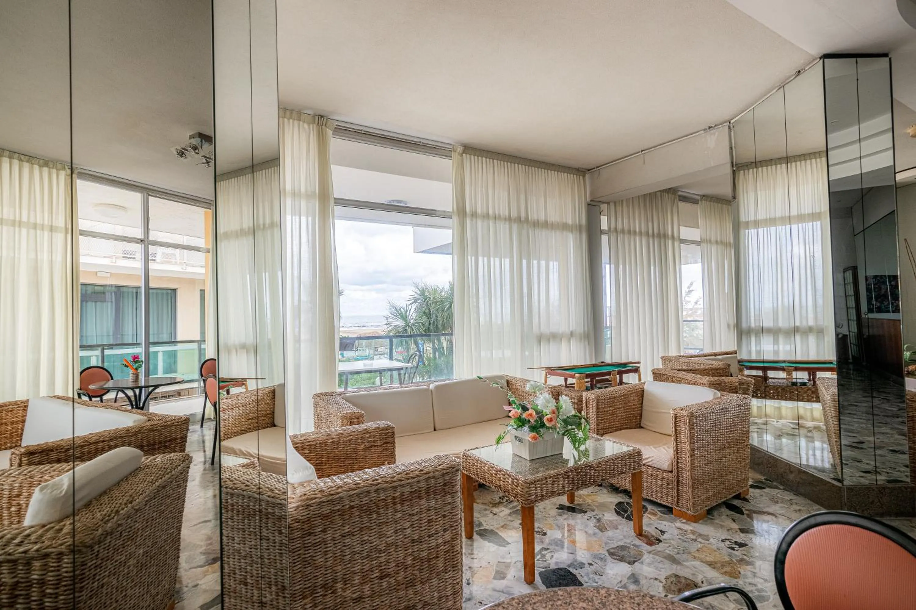 Communal lounge/ TV room in Hotel Crown