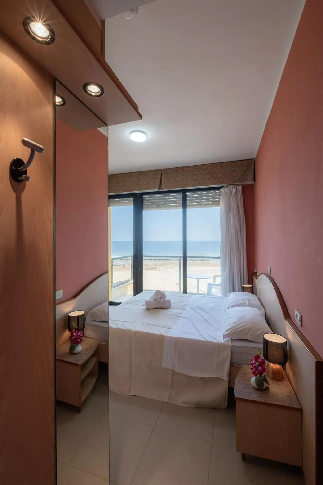 Bedroom, Bed in Hotel Crown Bedroom, Bed in Hotel Crown