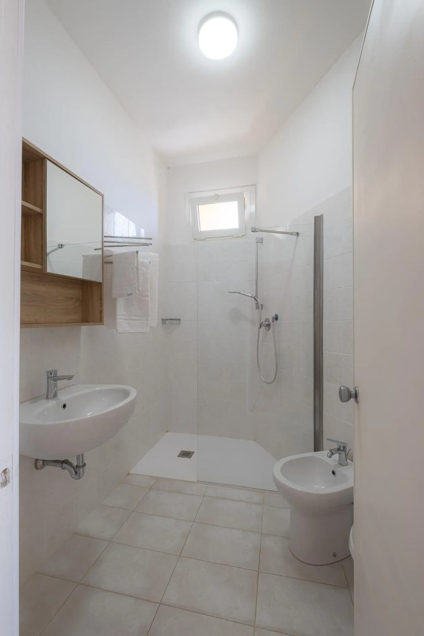 Shower in Hotel Crown