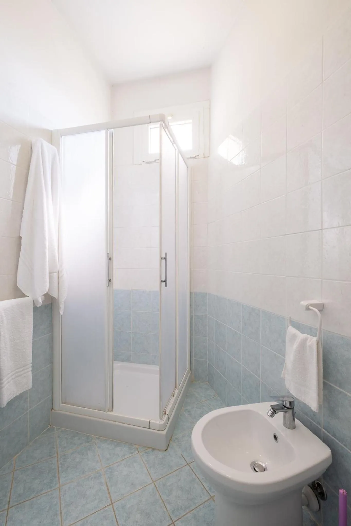 Shower in Hotel Crown