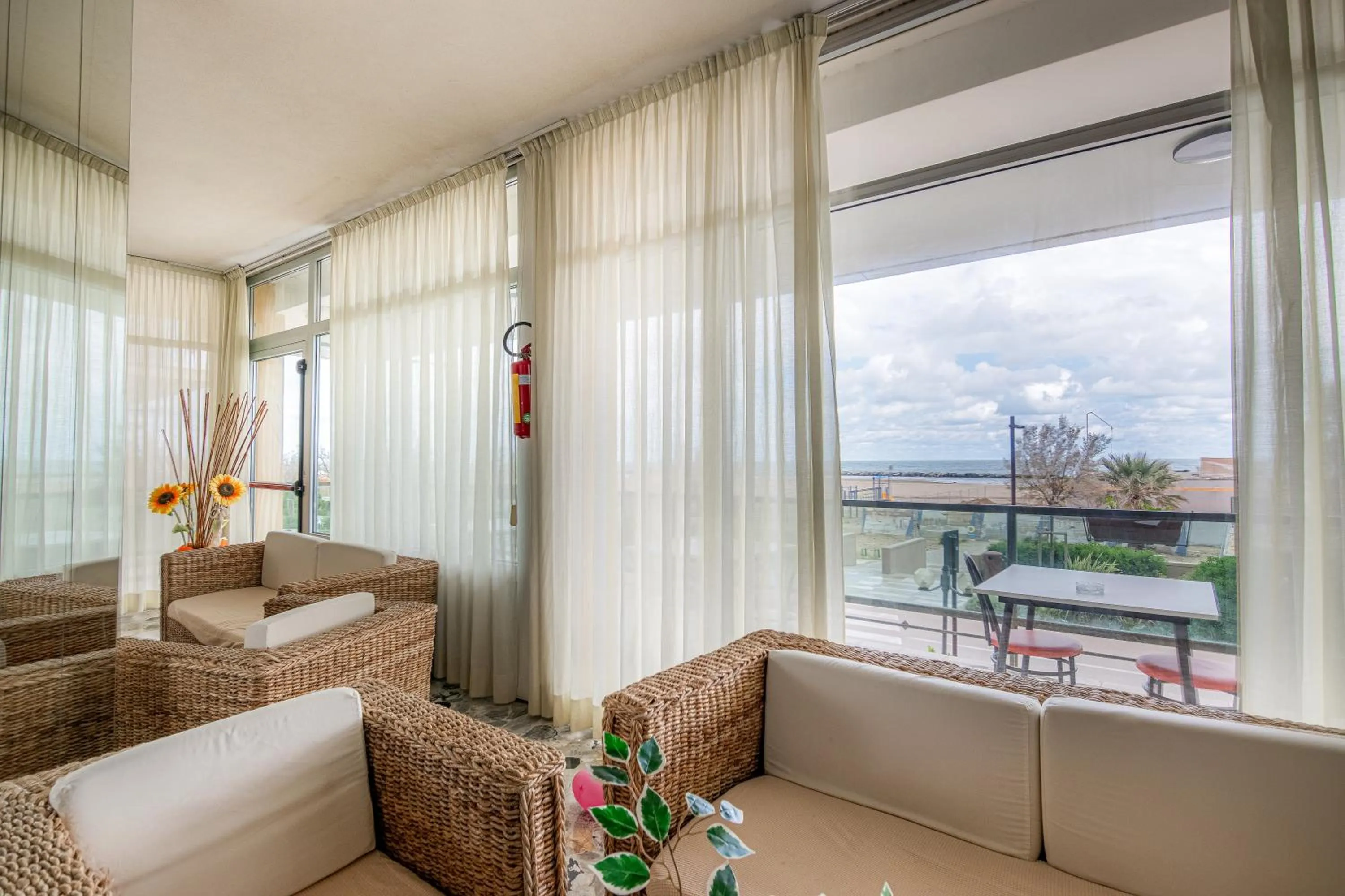 Communal lounge/ TV room in Hotel Crown