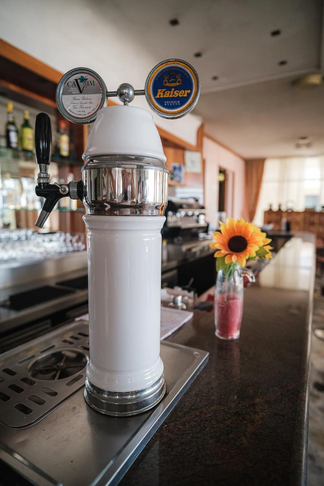 Coffee/tea facilities in Hotel Crown