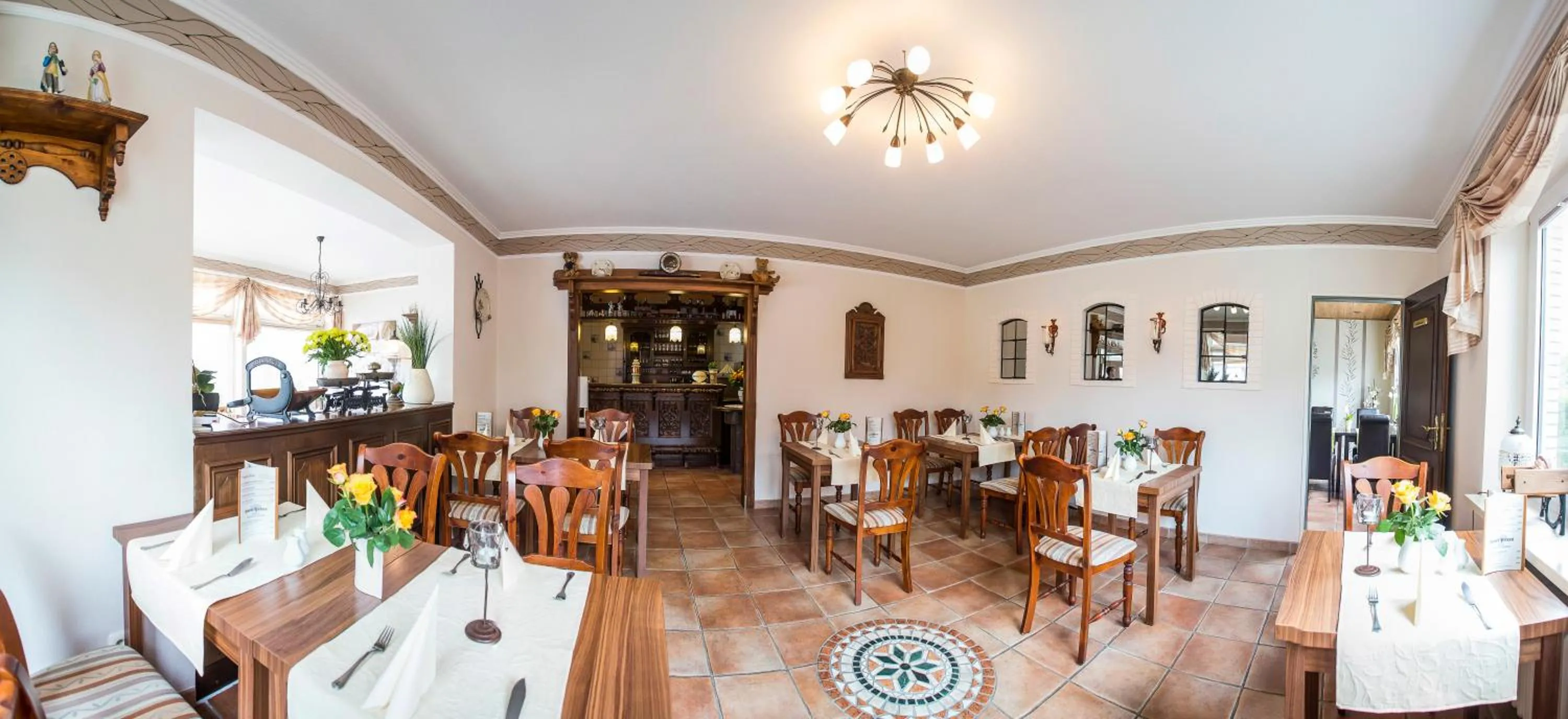 Restaurant/places to eat in Hotel Peters
