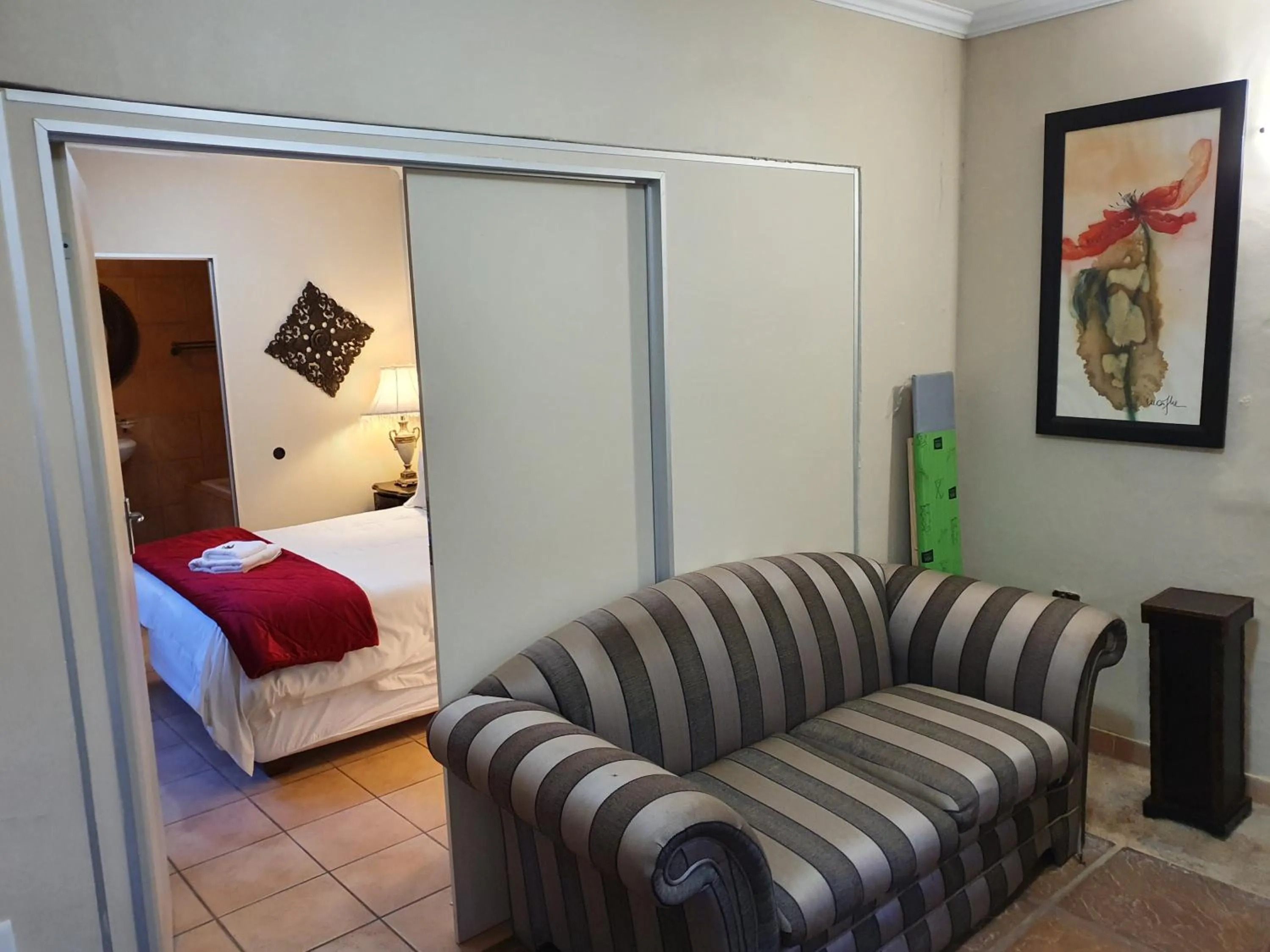 Seating area, Bed in 7th Street Guesthouse