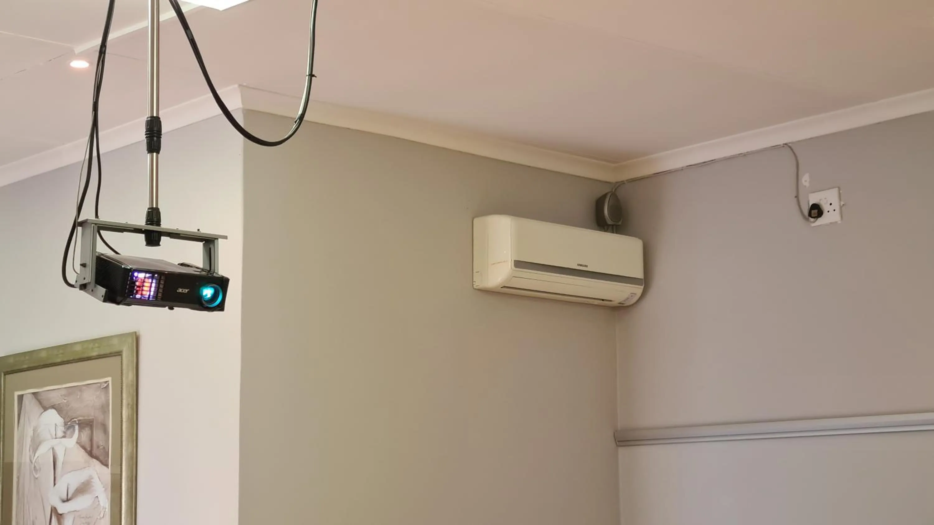 Business facilities in 7th Street Guesthouse