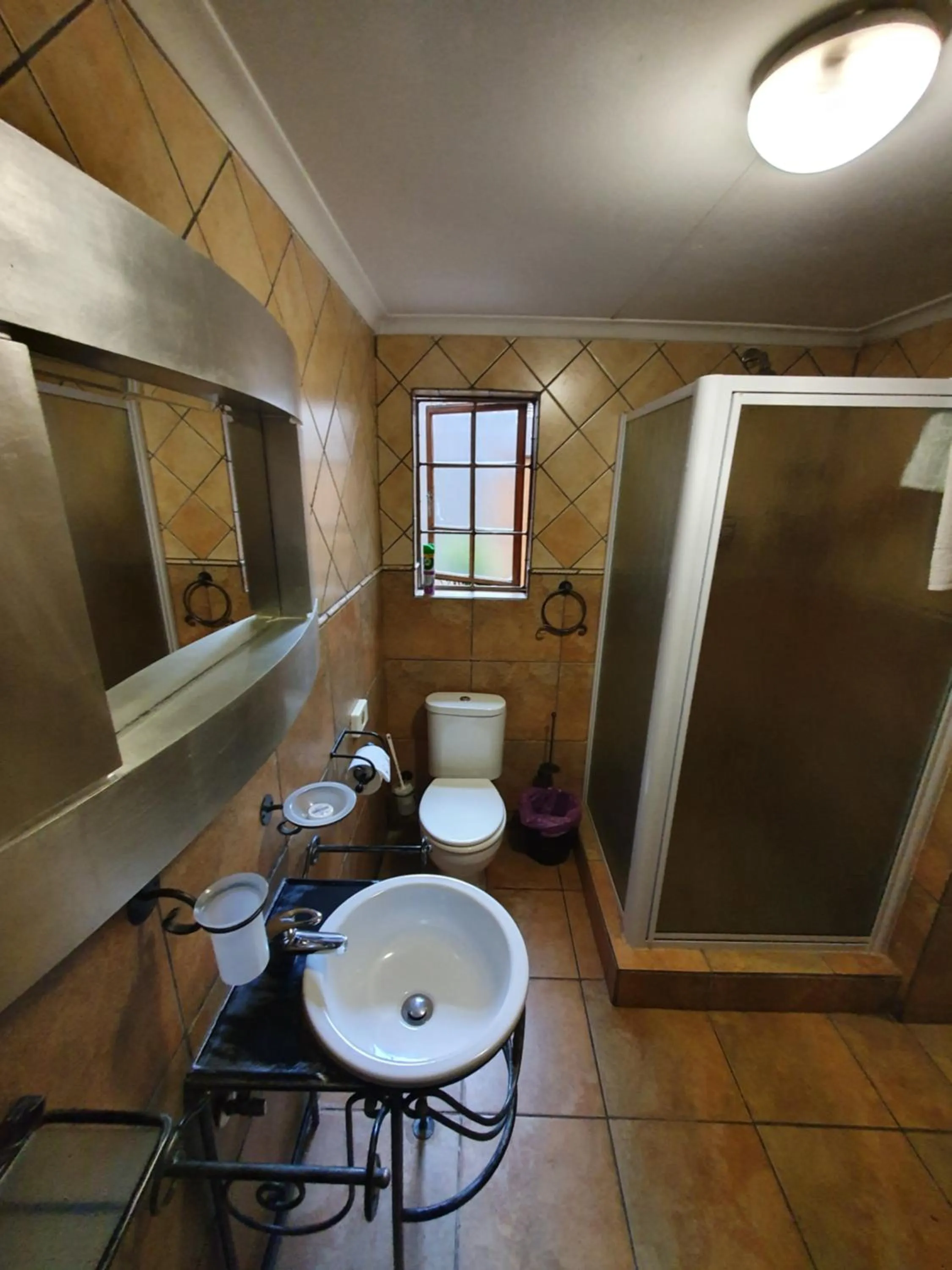 Shower in 7th Street Guesthouse