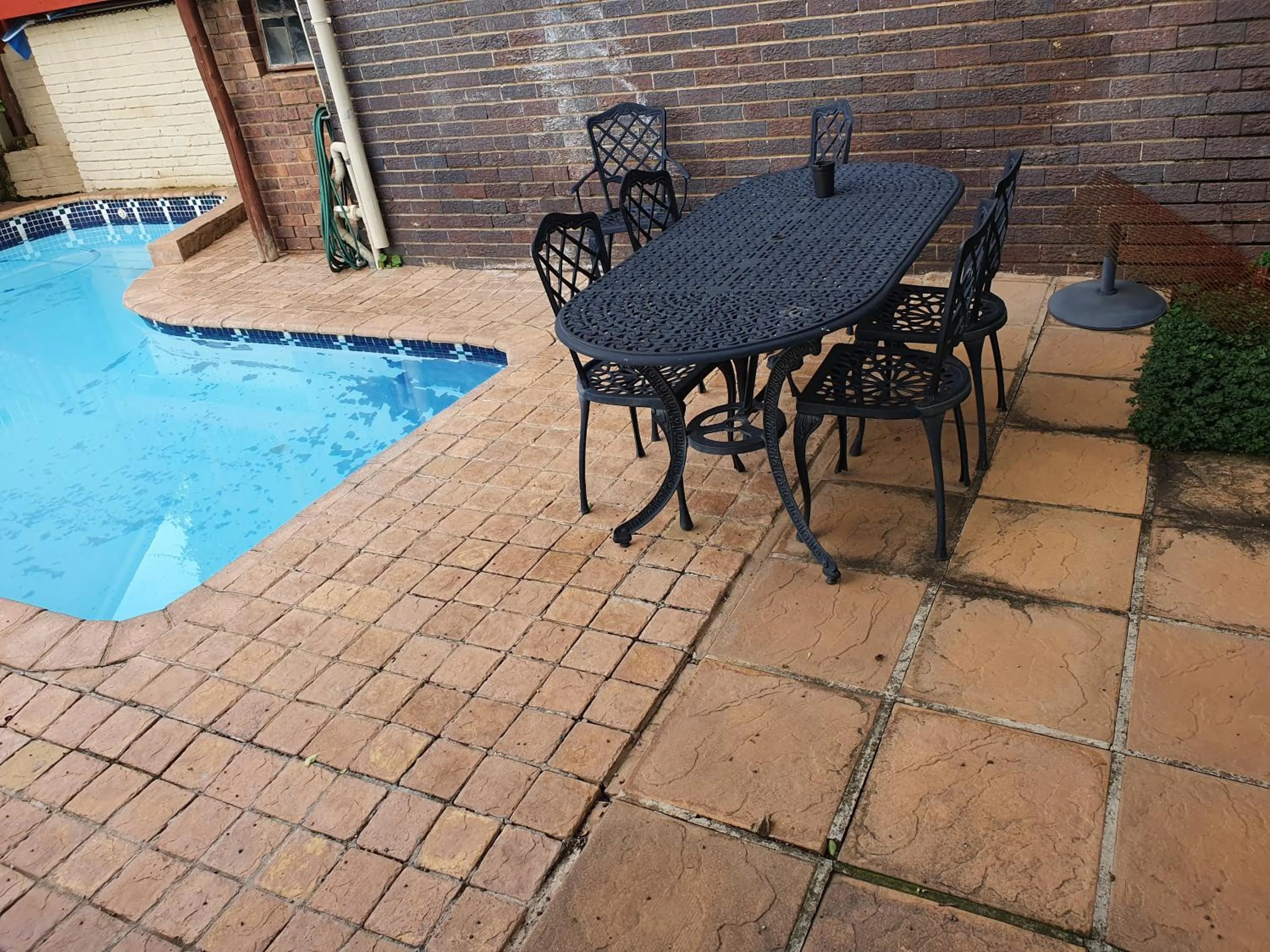 Swimming pool in 7th Street Guesthouse