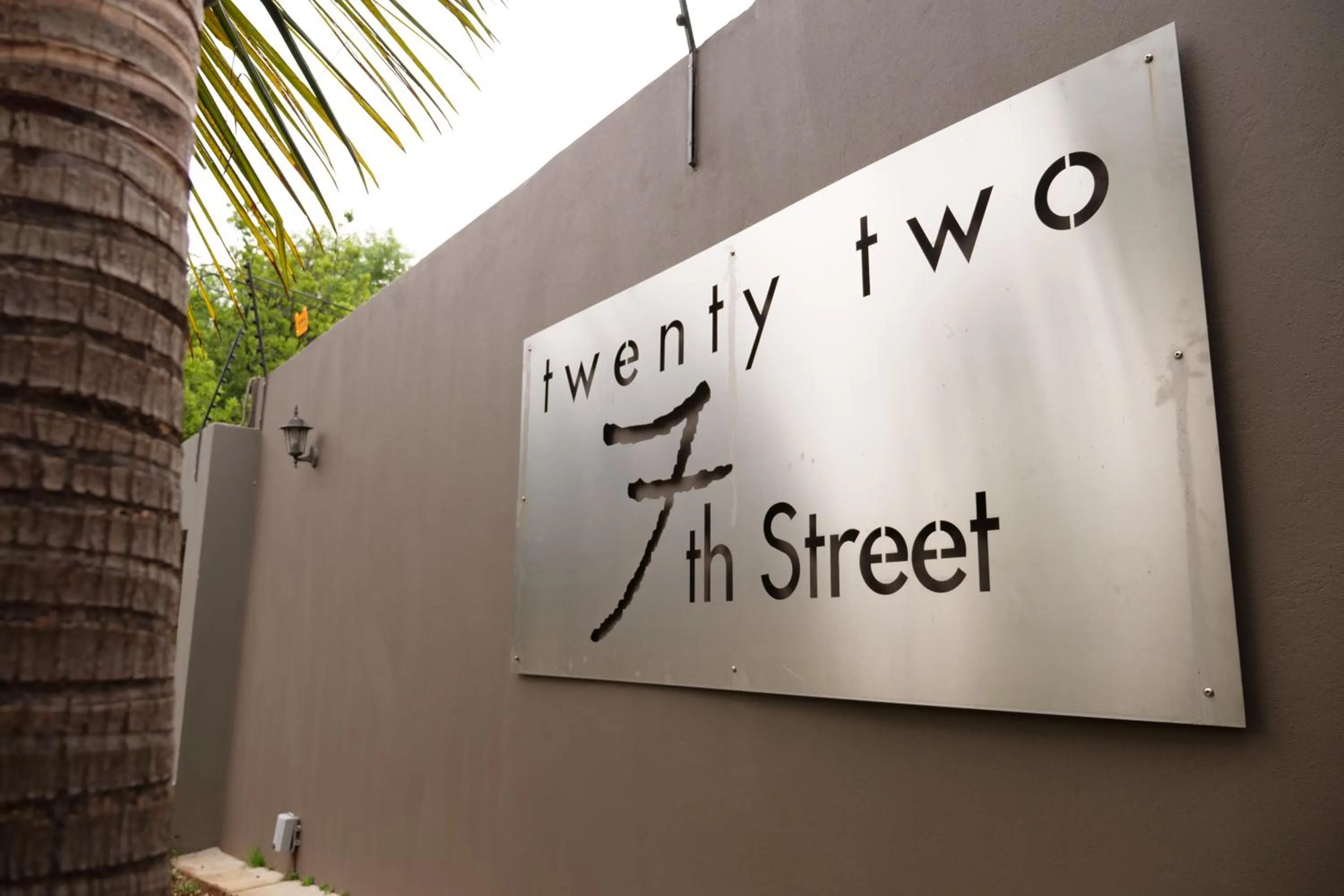 Property logo or sign in 7th Street Guesthouse