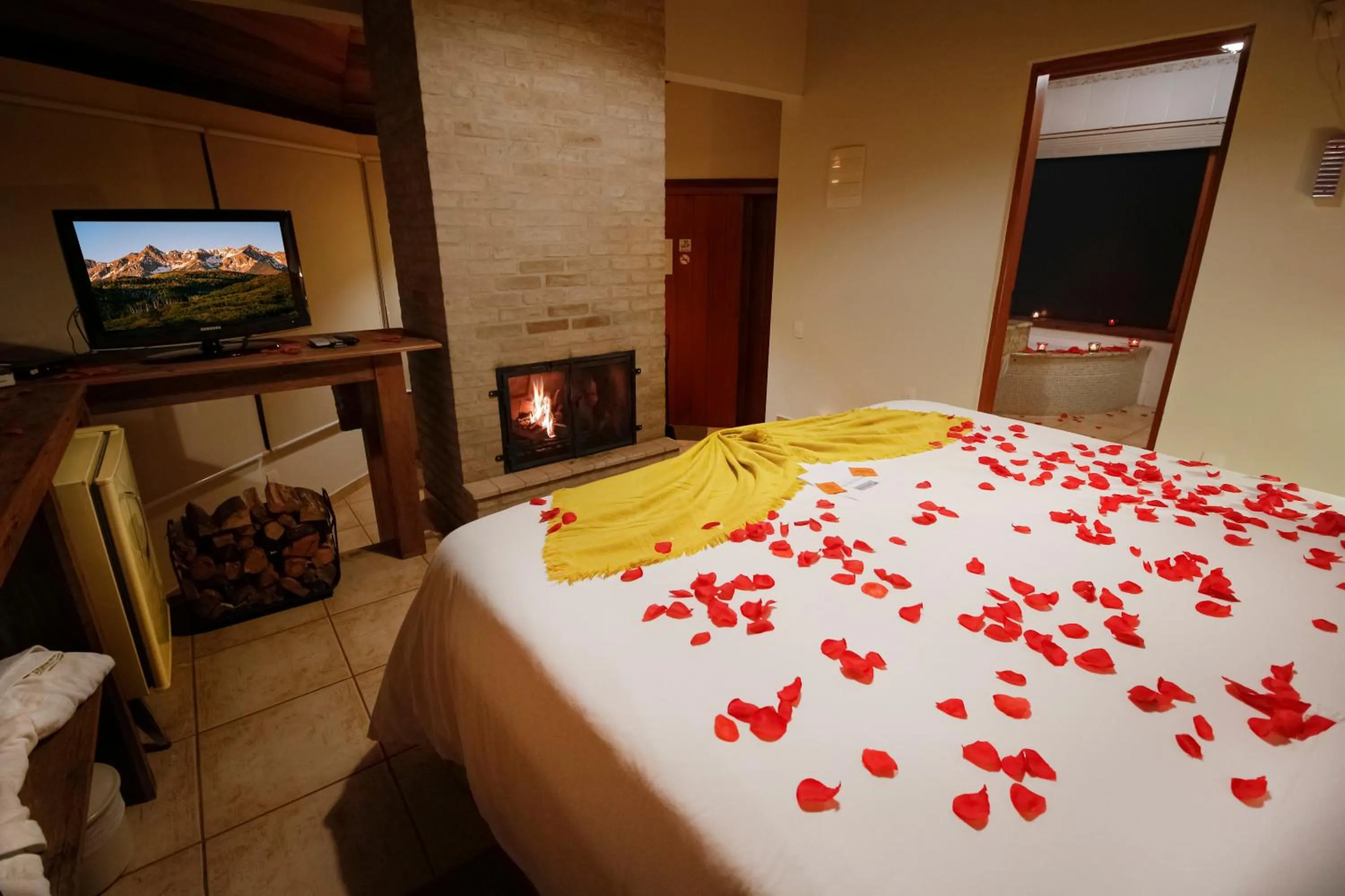 TV and multimedia, Bed in Pousada Ahavanoah