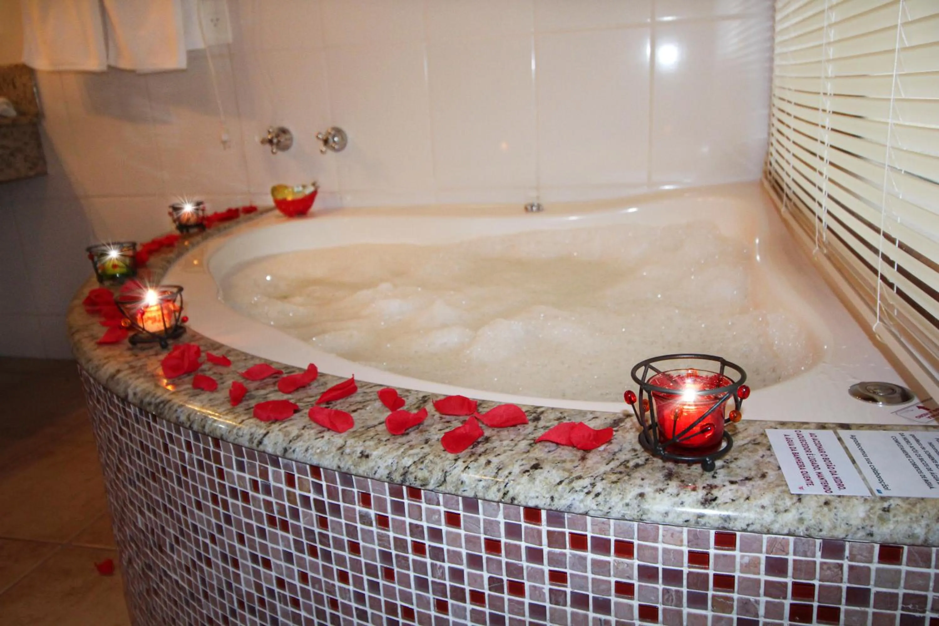 Hot Tub in Pousada Ahavanoah