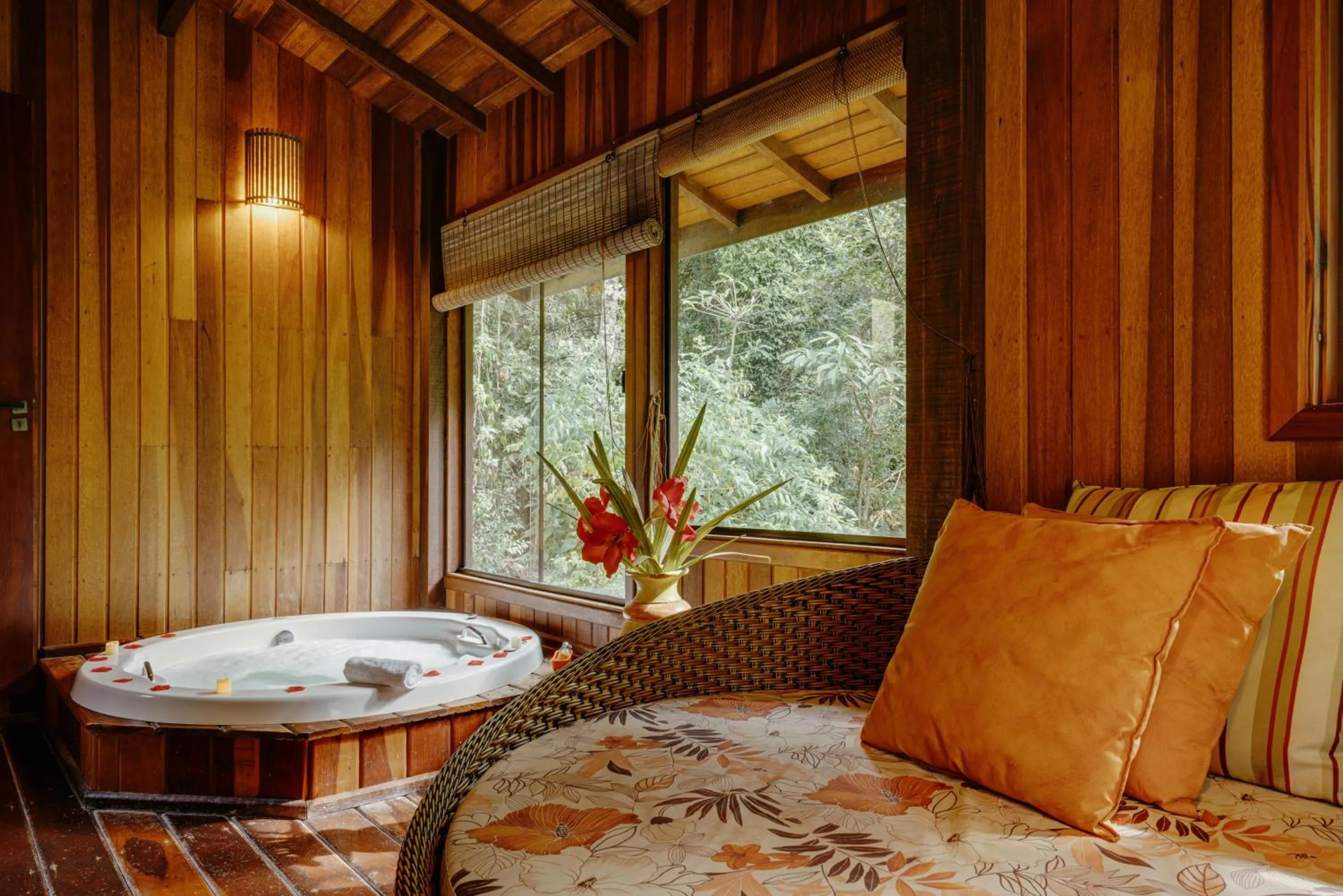 Hot Tub in Pousada Ahavanoah