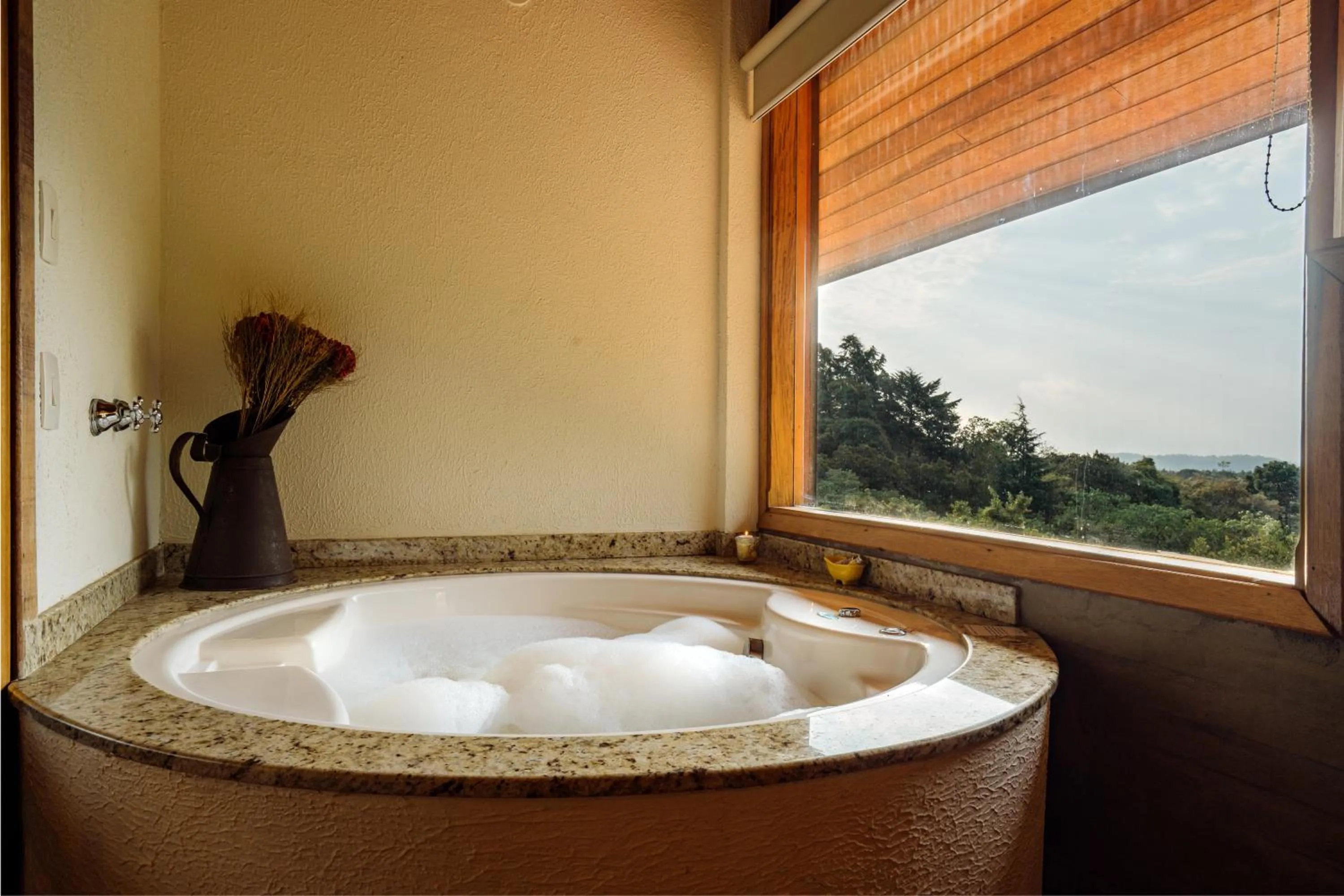 Hot Tub in Pousada Ahavanoah