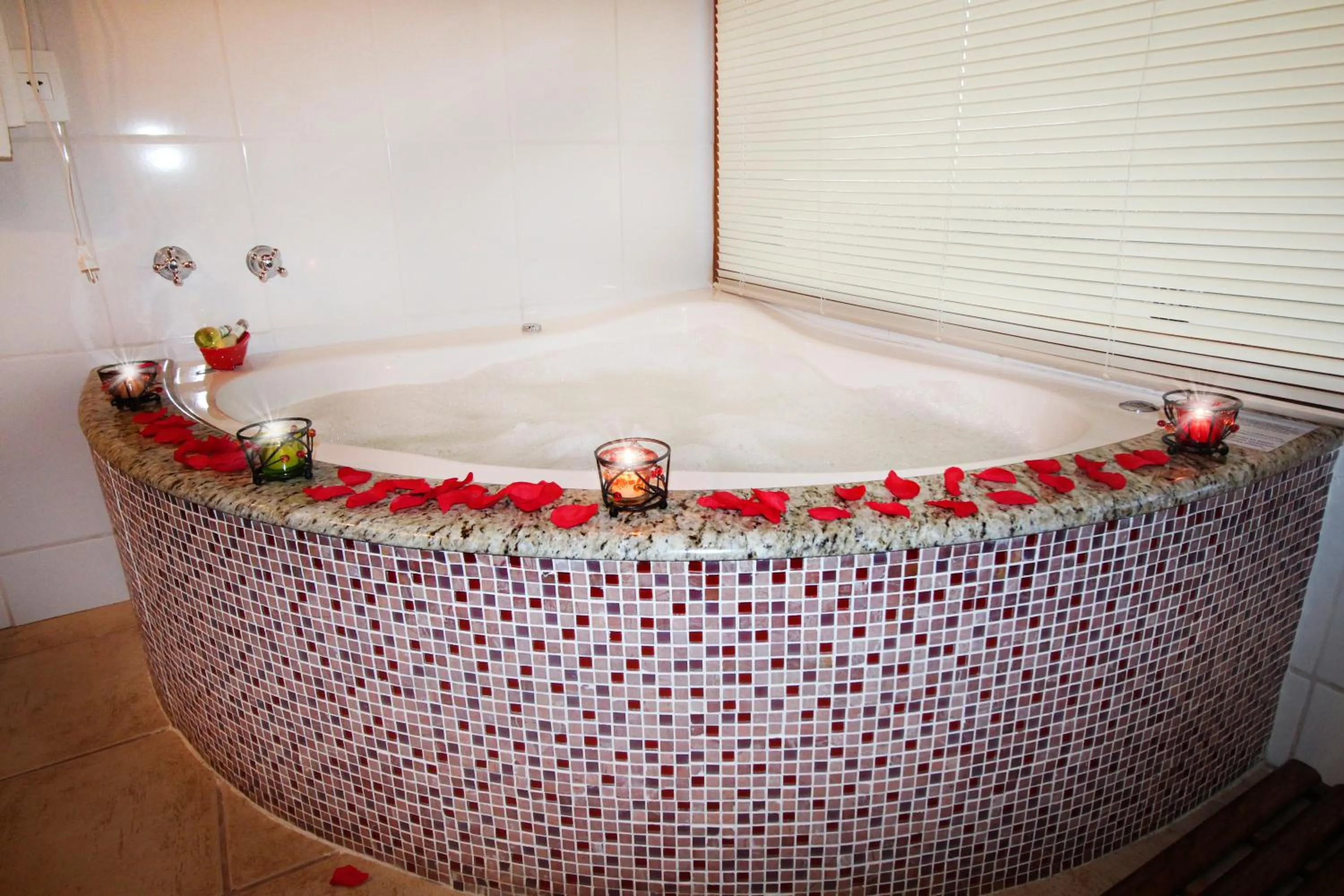 Hot Tub in Pousada Ahavanoah