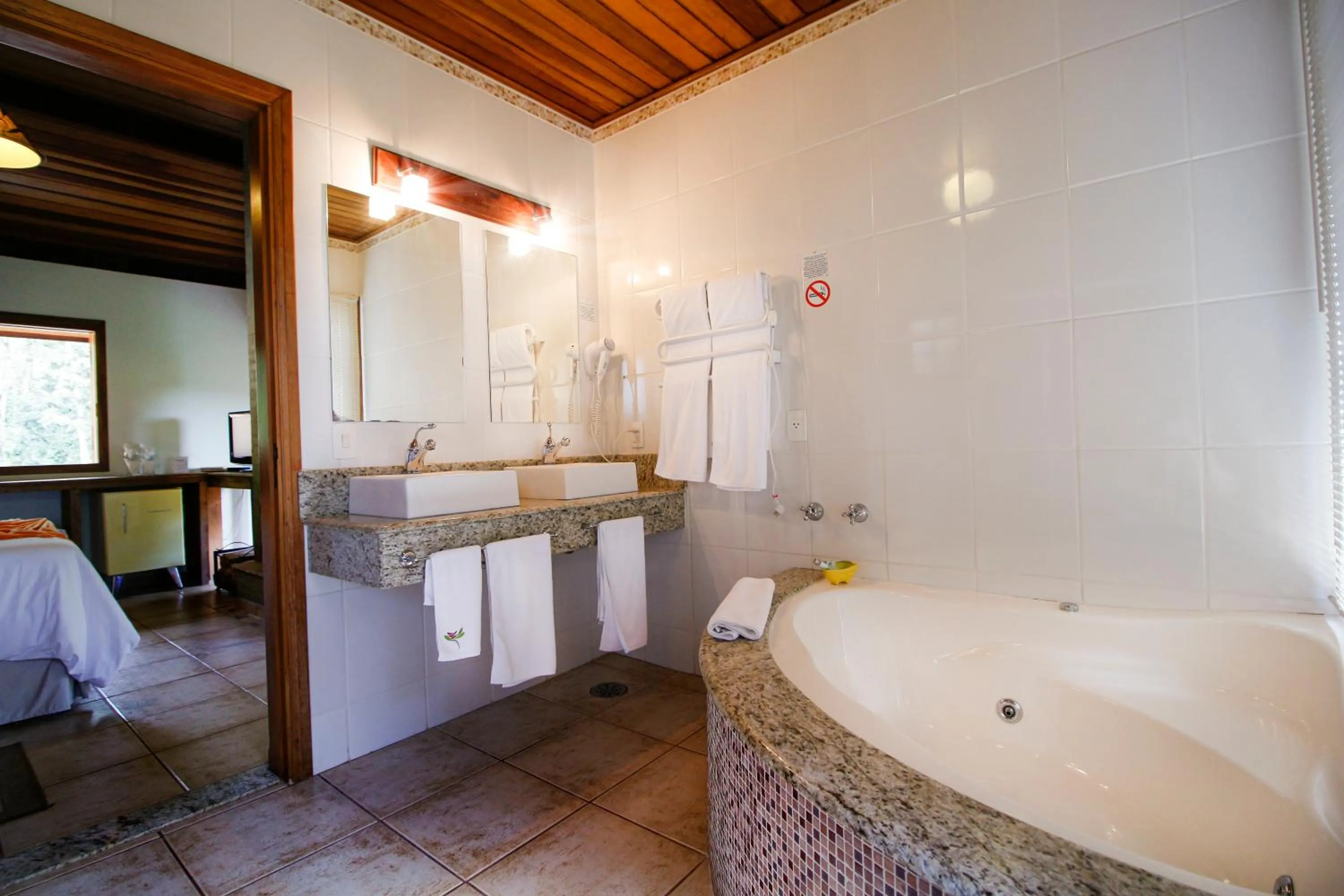 Hot Tub in Pousada Ahavanoah