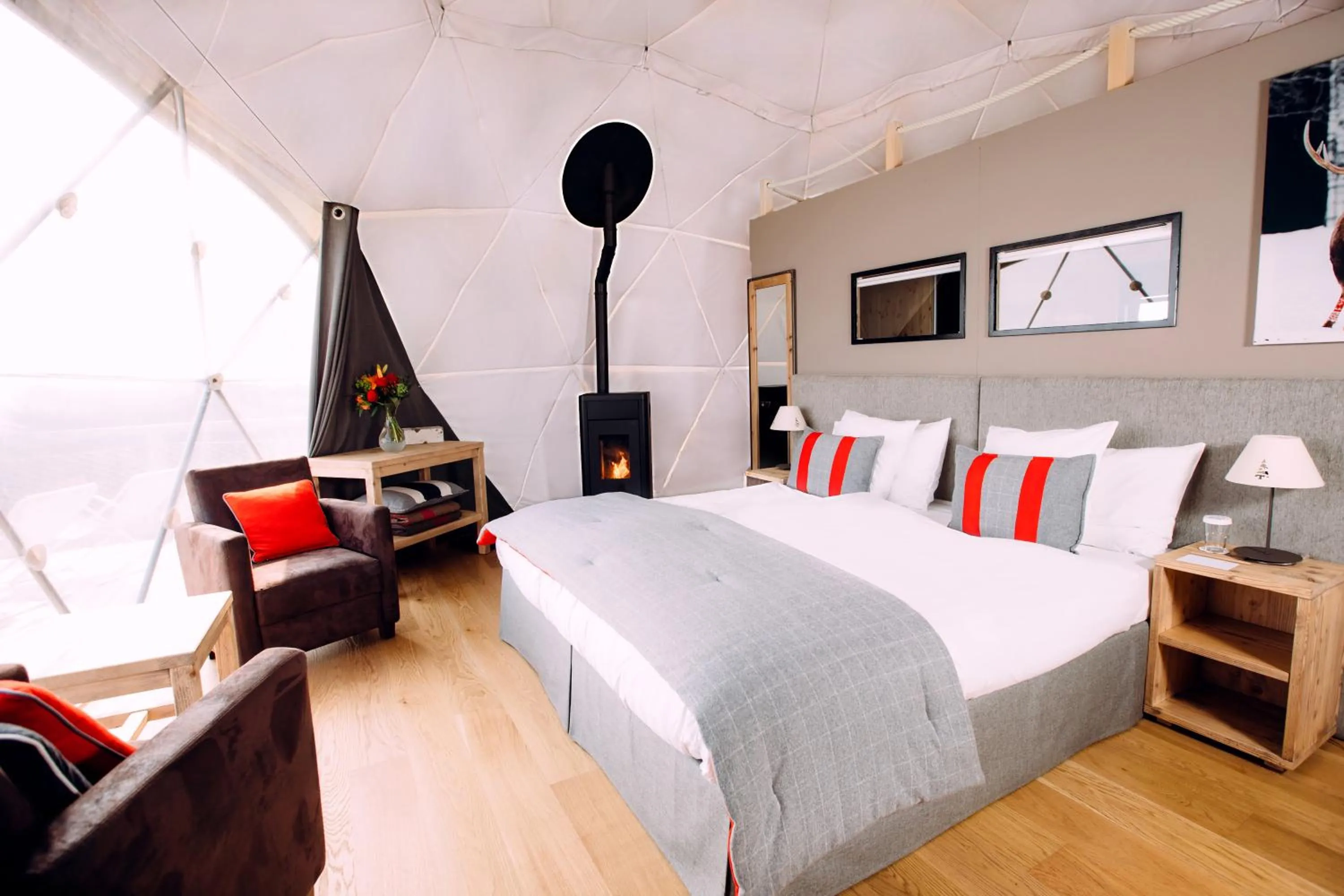 Property building, Bed in Whitepod Original