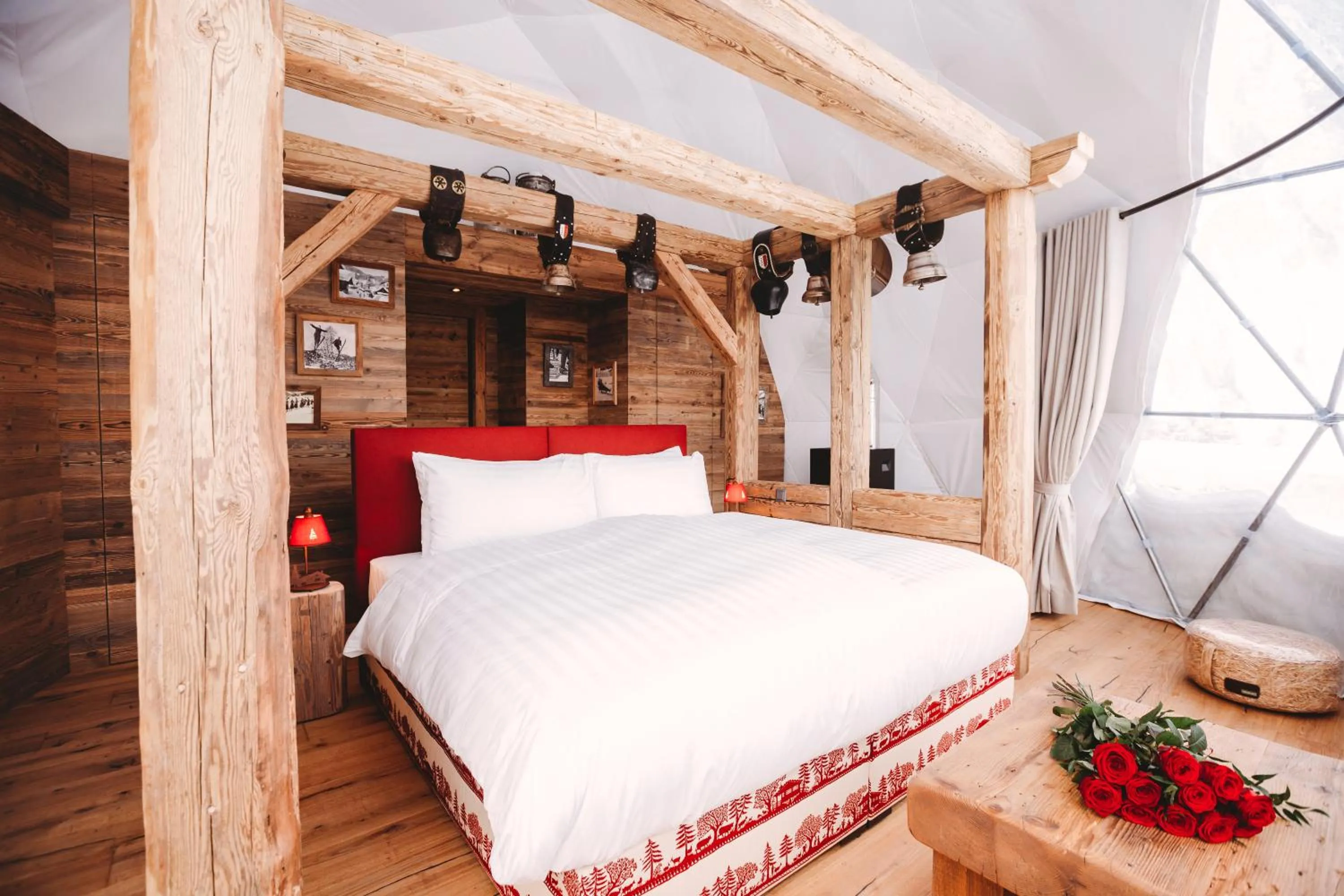 Property building, Bed in Whitepod Original