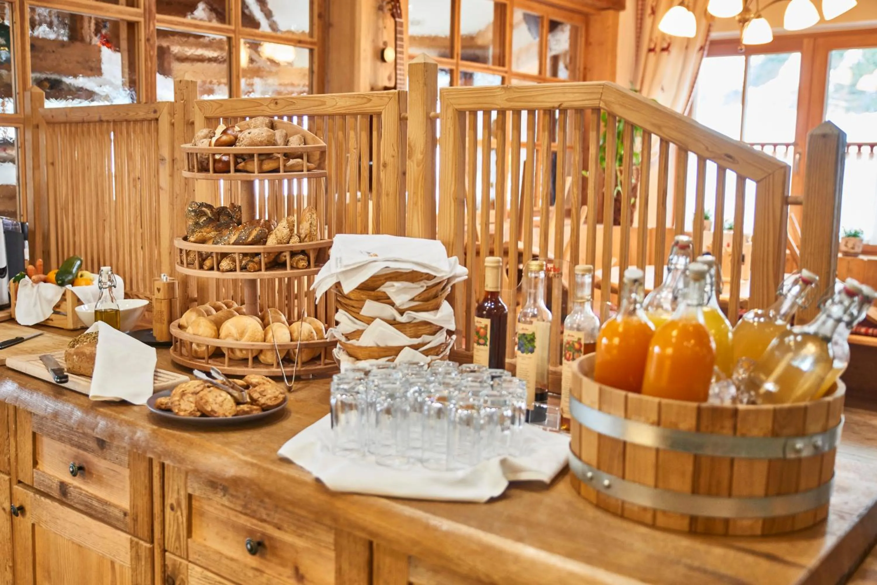 Buffet breakfast in Berggasthof Platzlalm