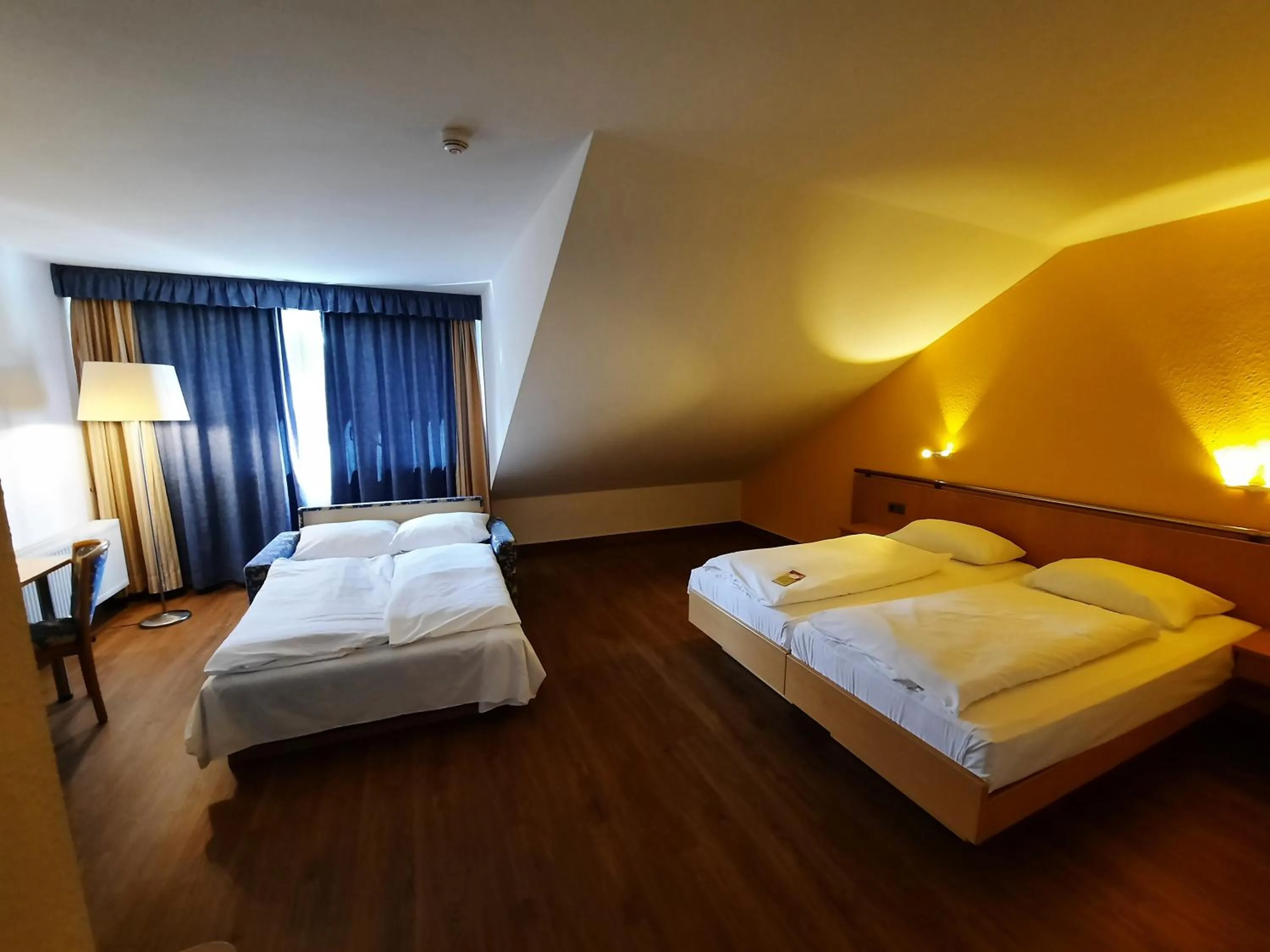 Photo of the whole room, Bed in Hotel am Markt Garni - Aegidienberg