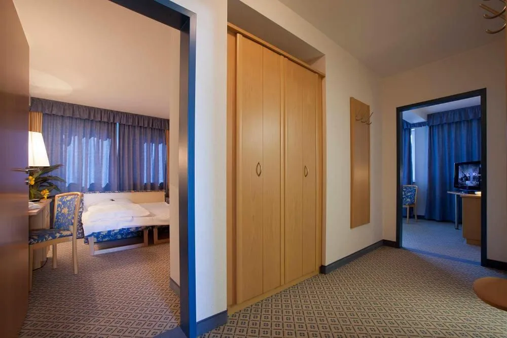 Photo of the whole room, Bed in Hotel am Markt Garni - Aegidienberg